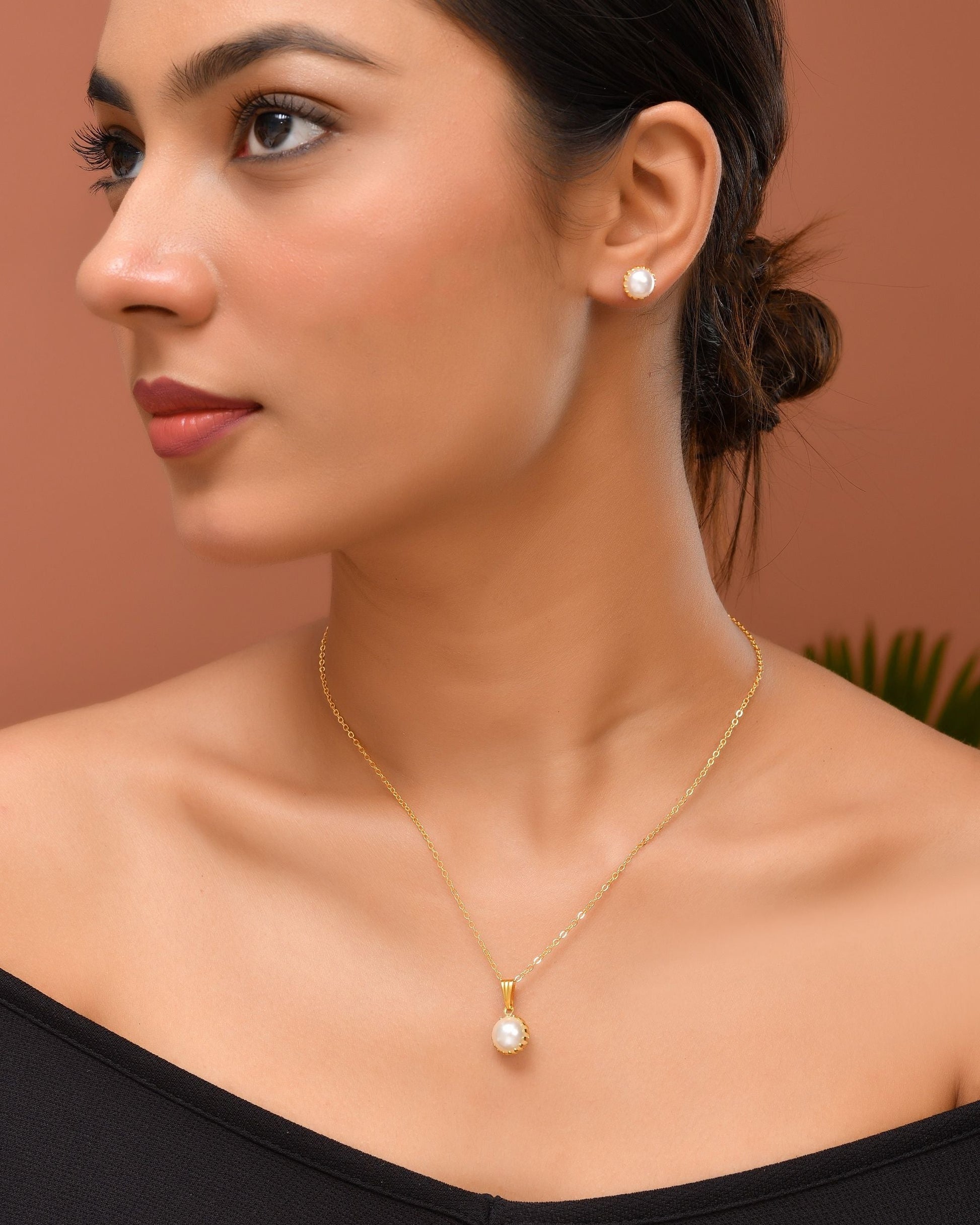 VOJ Gold Polished Stainless Steel White Pearl Studded Chain Set 