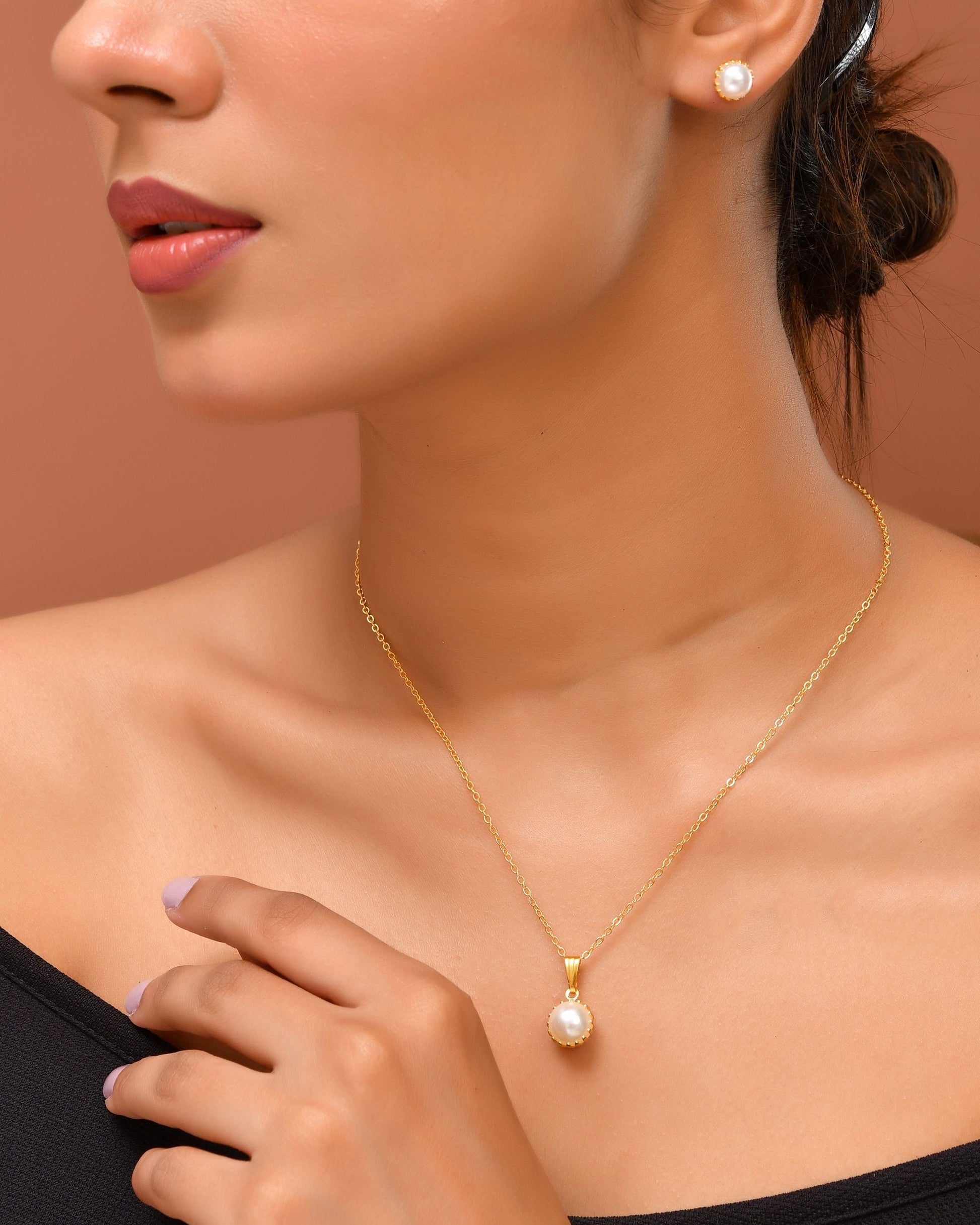 VOJ Gold Polished Stainless Steel White Pearl Studded Chain Set 