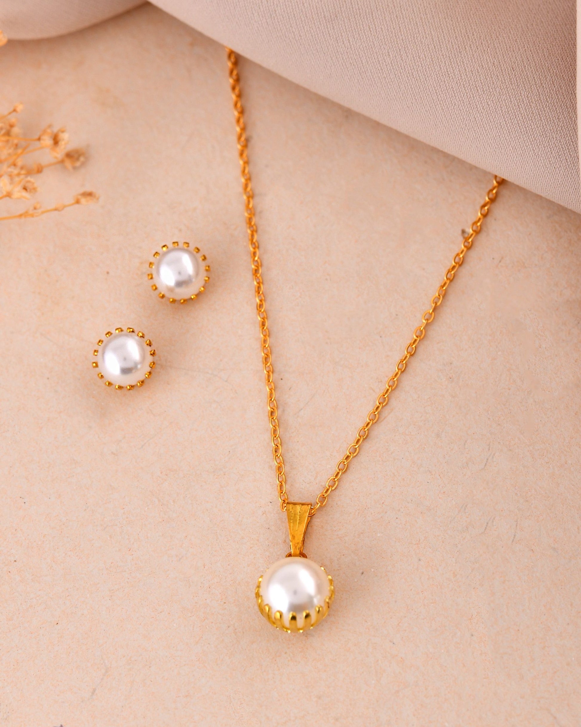 VOJ Gold Polished Stainless Steel White Pearl Studded Chain Set 