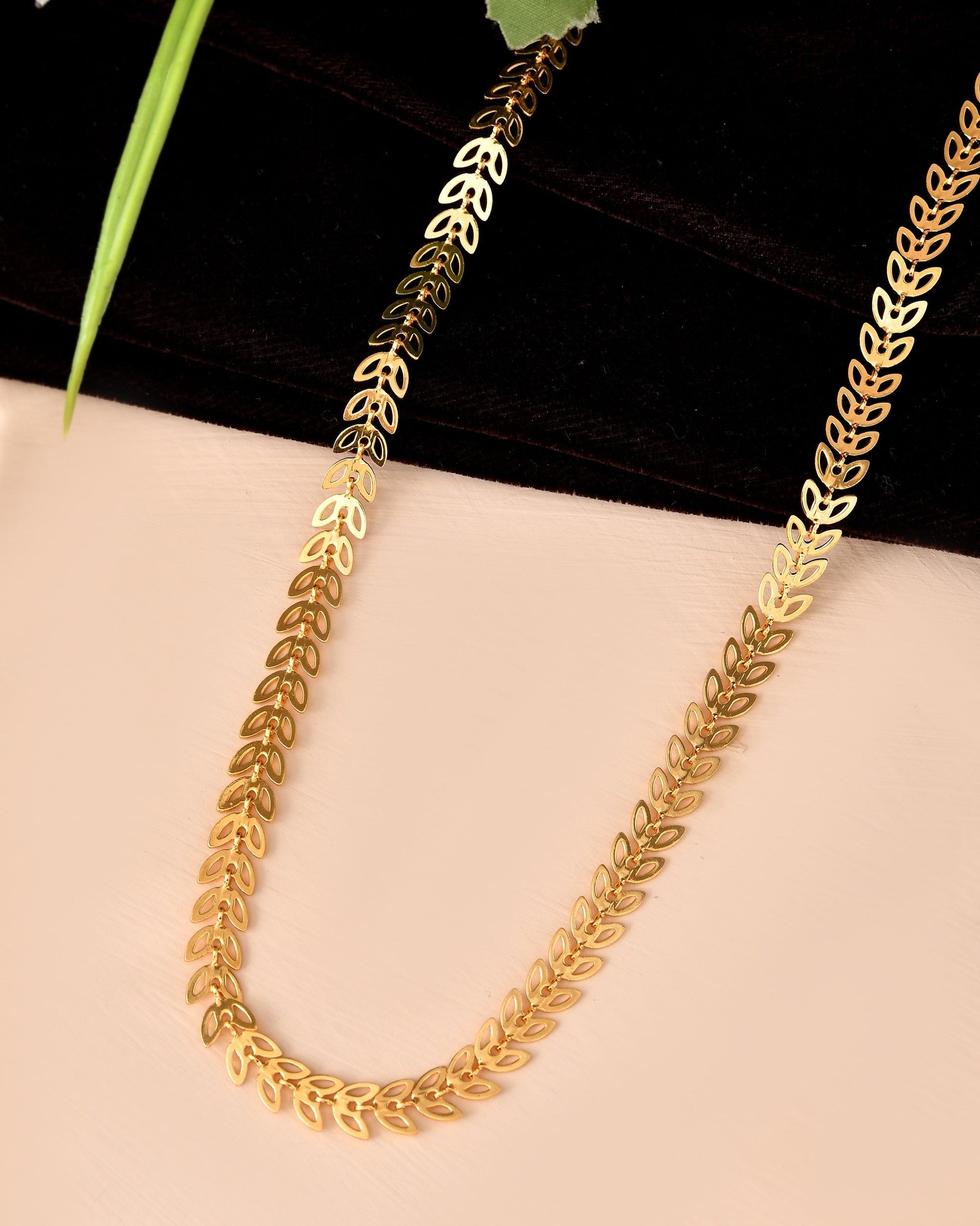 VOJ Leaf Shaped Minimal Chain For Women 