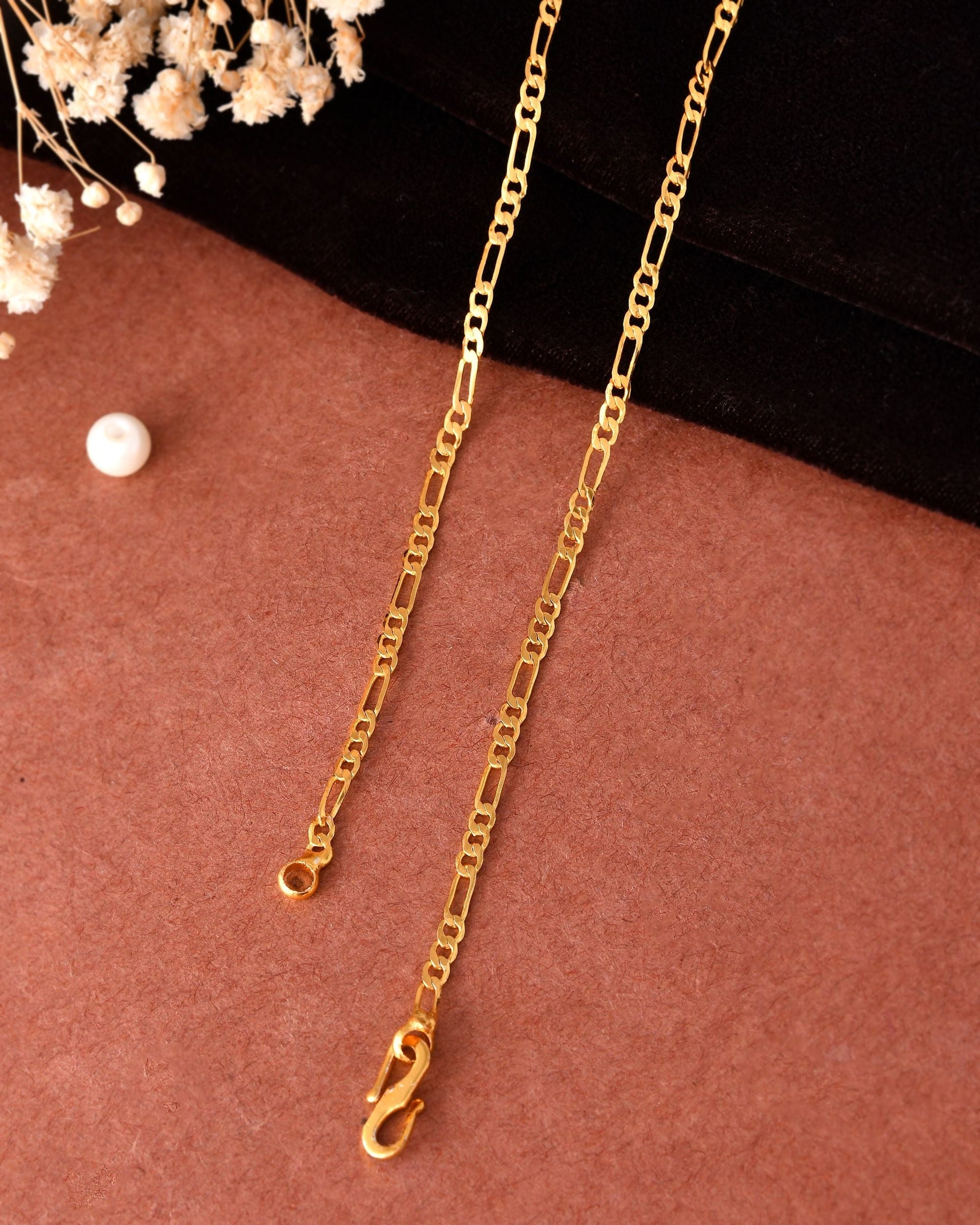 VOJ Women Stainless Steel Gold Polished Minimal Figaro Link Chain 