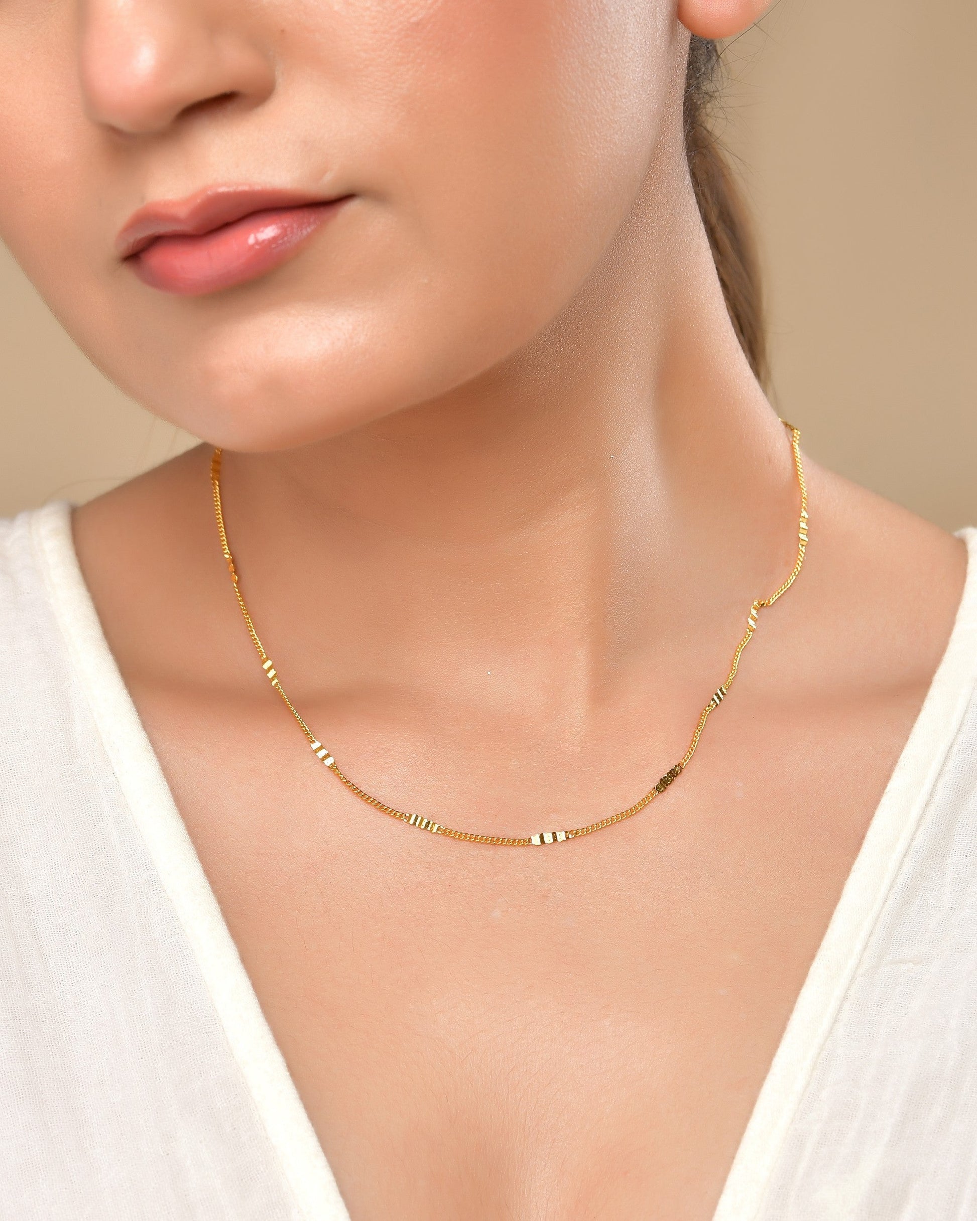 VOJ Women Stainless Steel Gold Polished Minimal Pipe Chain 
