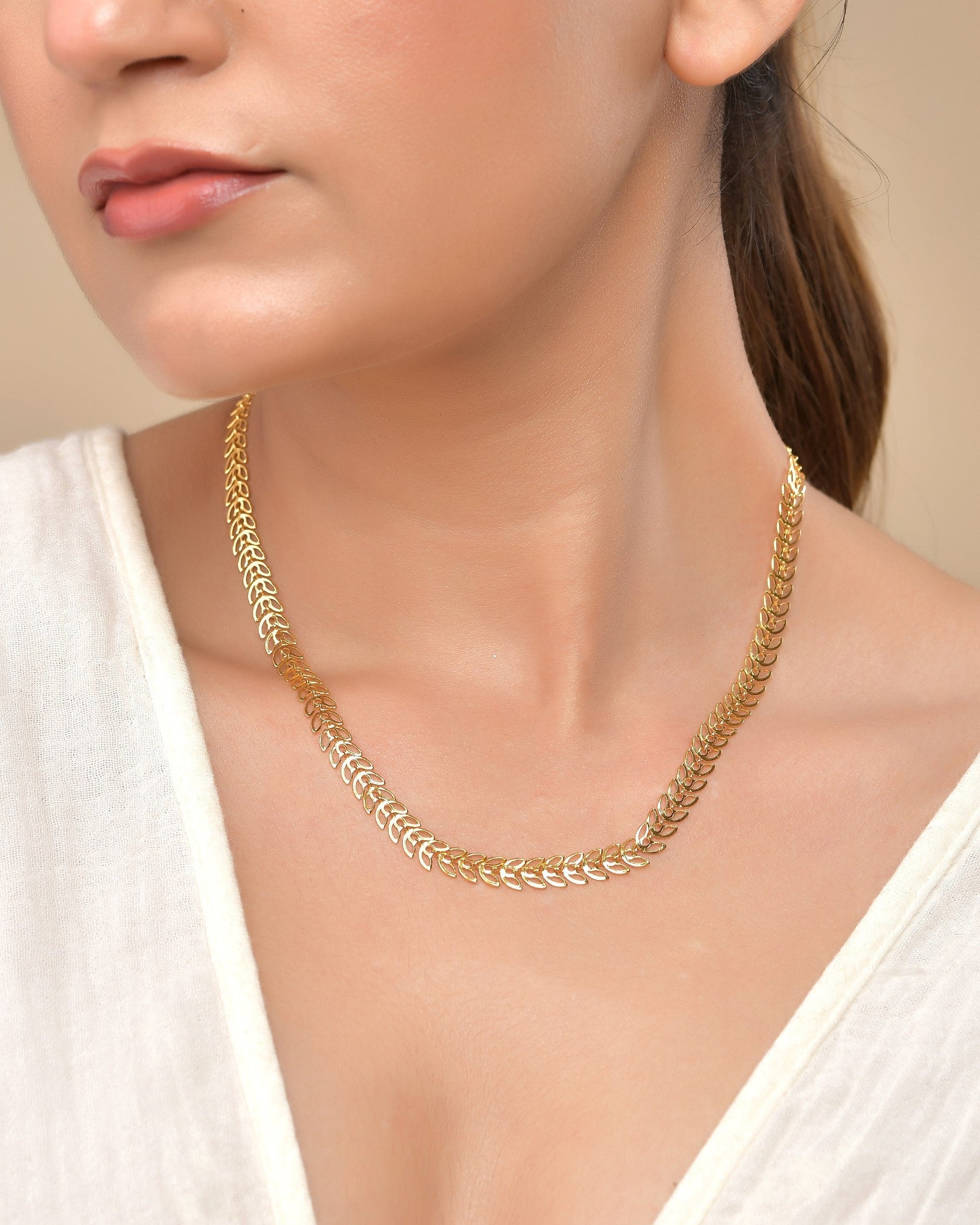 VOJ Women Gold Polished Stainless Steel Minimal Leaf Chain 