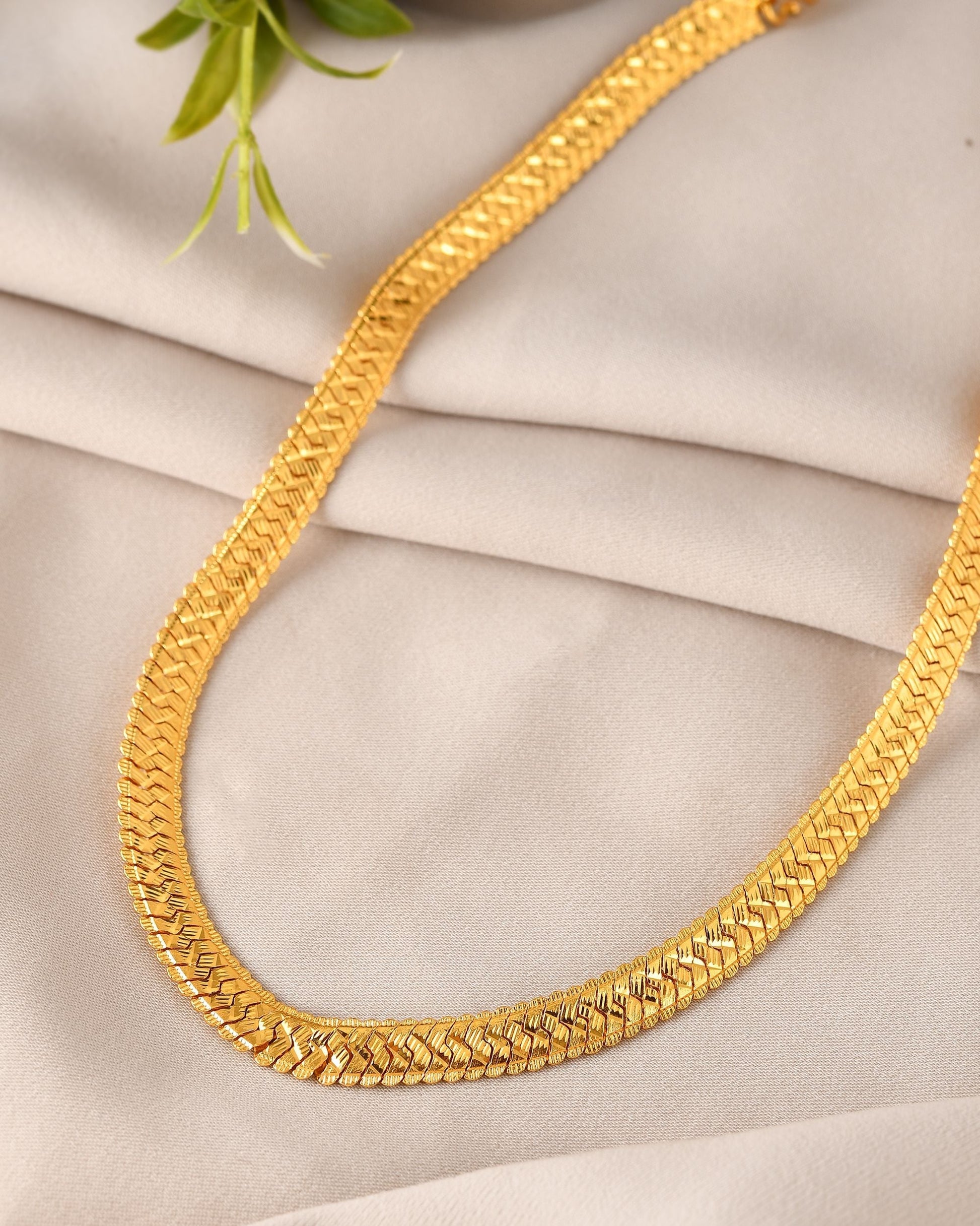VOJ Gold Polished Minimal Chain For Men 