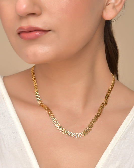 VOJ Gold Polished Filled Leaf Shaped Chain For Women 