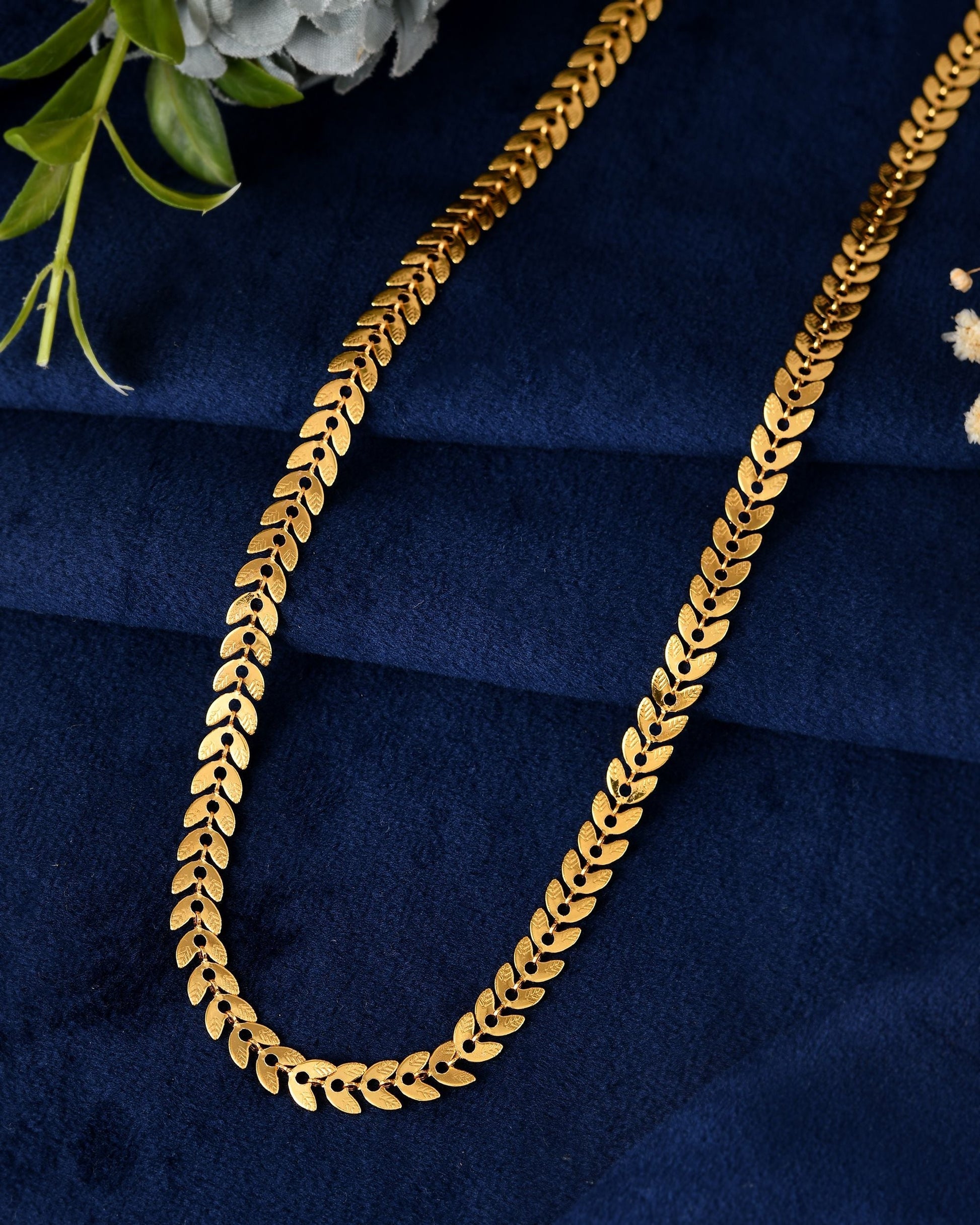 VOJ Gold Polished Filled Leaf Shaped Chain For Women 