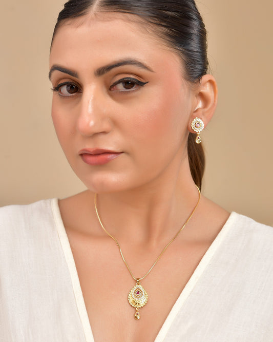 VOJ Gold Polished Teardrop Shaped Pendant With Chain Set 