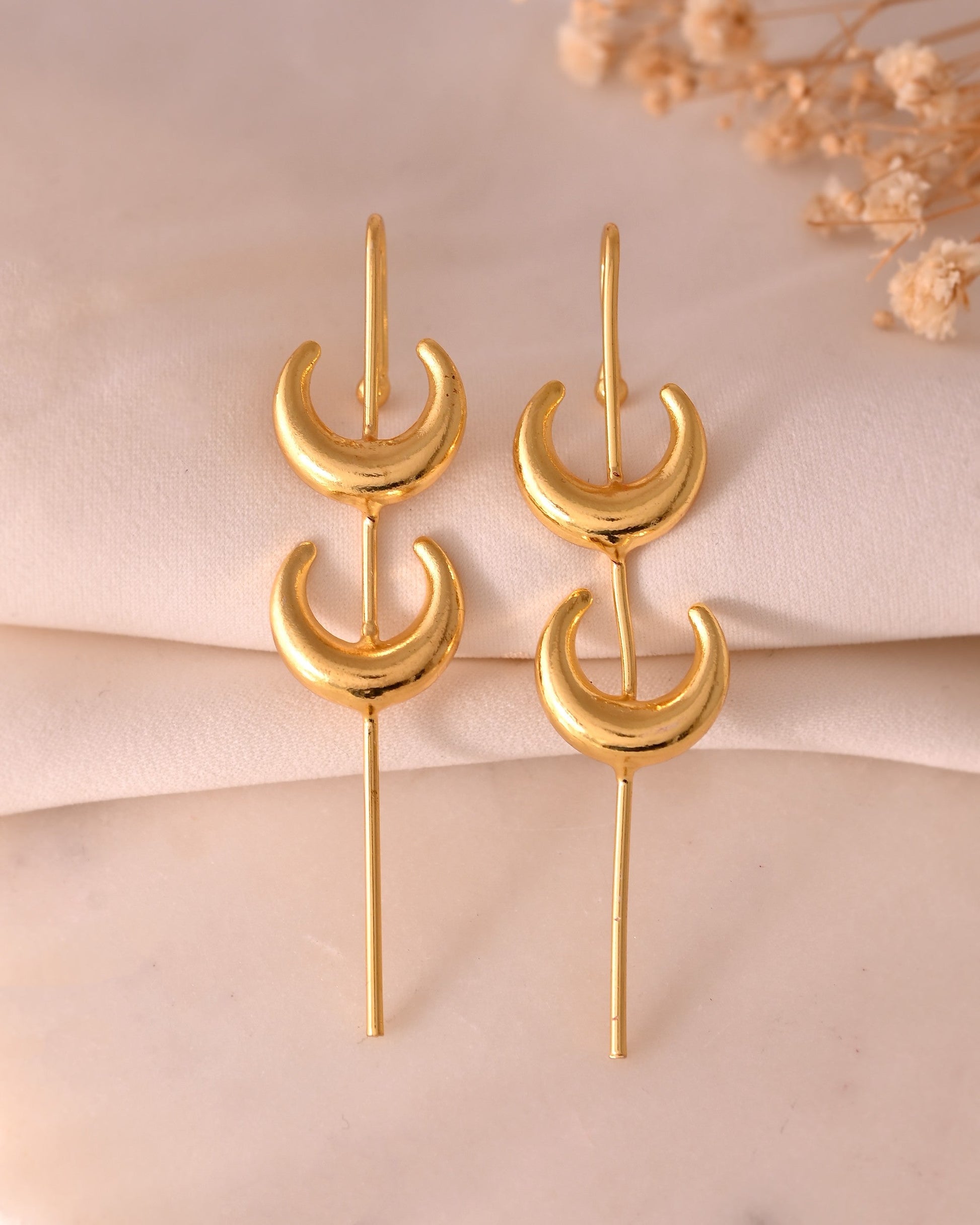 VOJ Gold Polished Moon Shaped Anti Tarnish Ear Cuff 