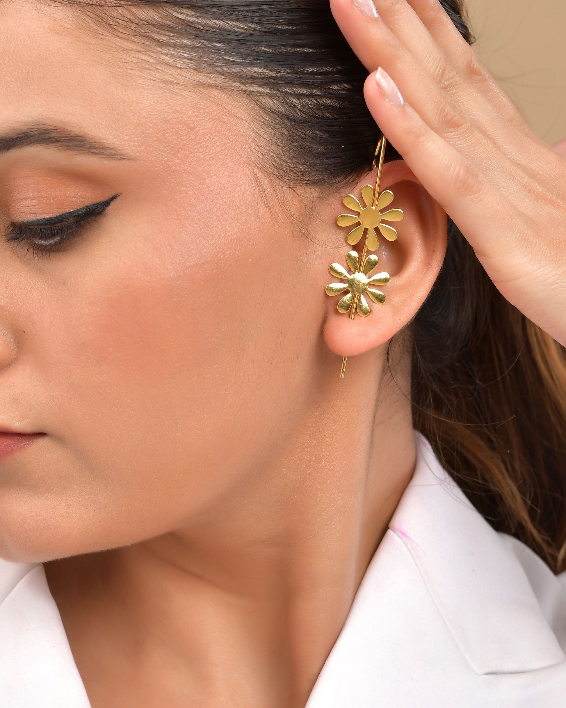 VOJ Gold Polished Floral Shaped Anti Tarnished Ear Cuff 