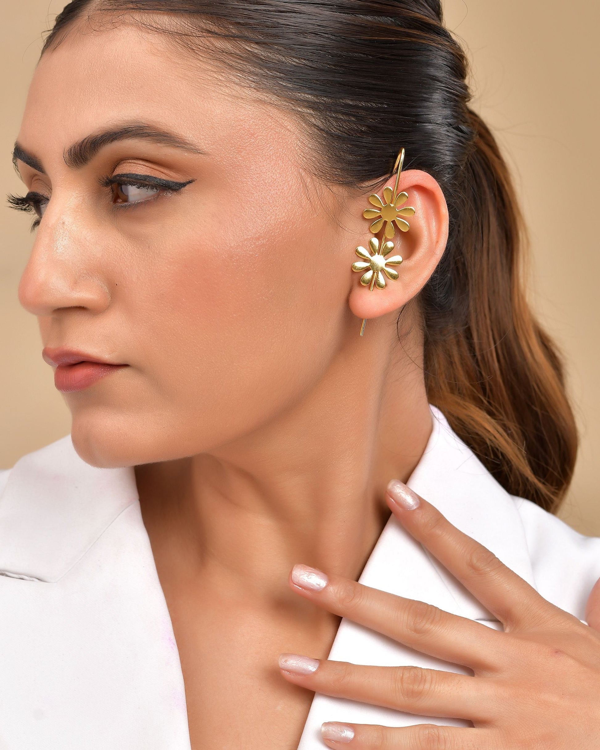 VOJ Gold Polished Floral Shaped Anti Tarnished Ear Cuff 