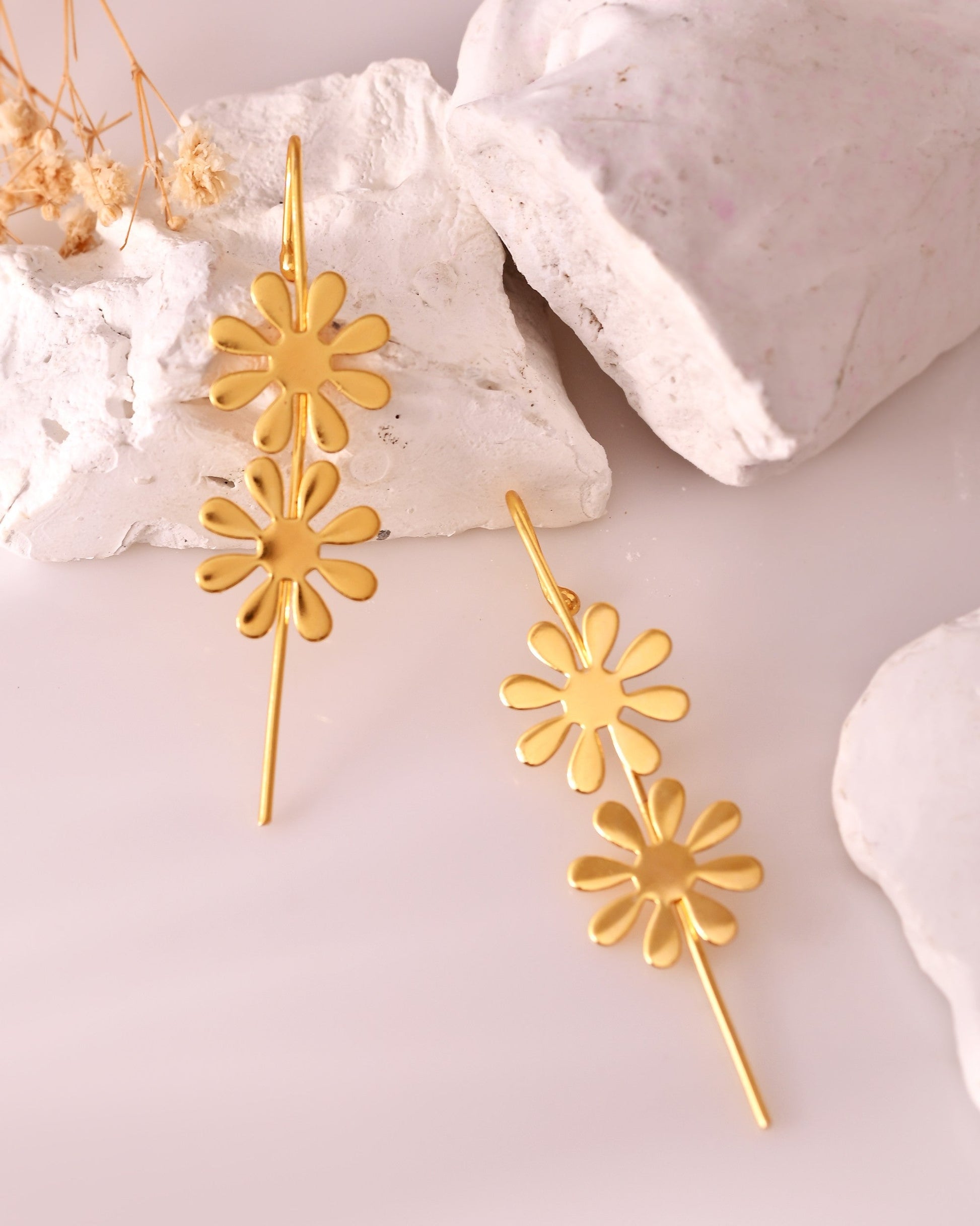 VOJ Gold Polished Floral Shaped Anti Tarnished Ear Cuff 