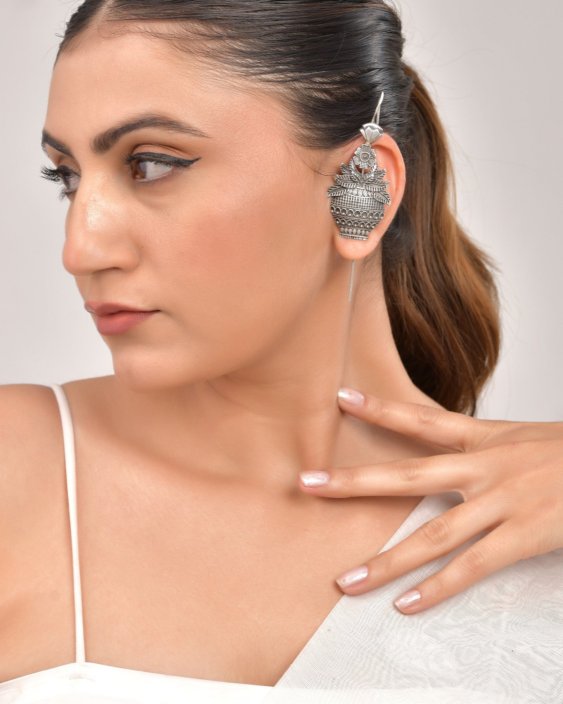 VOJ Silver Toned Designer Floral Shaped Ear Cuff 