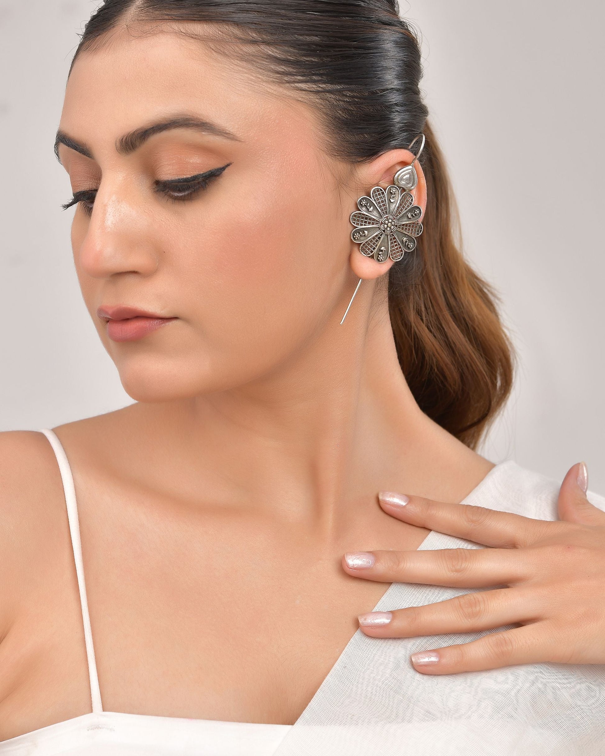 VOJ Silver Plated Flower Shaped Elegant Ear Cuff 