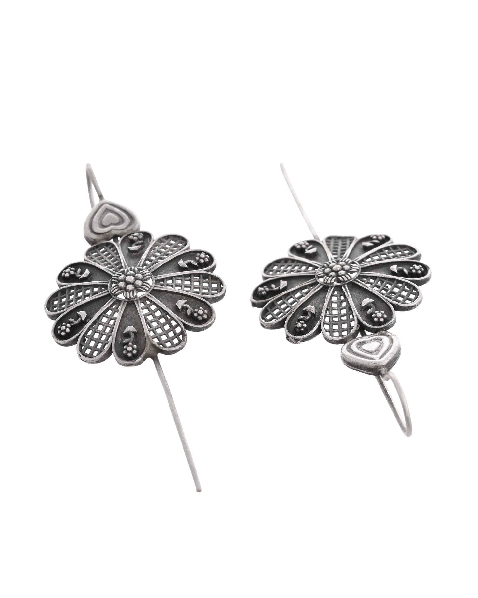 VOJ Silver Plated Flower Shaped Elegant Ear Cuff 