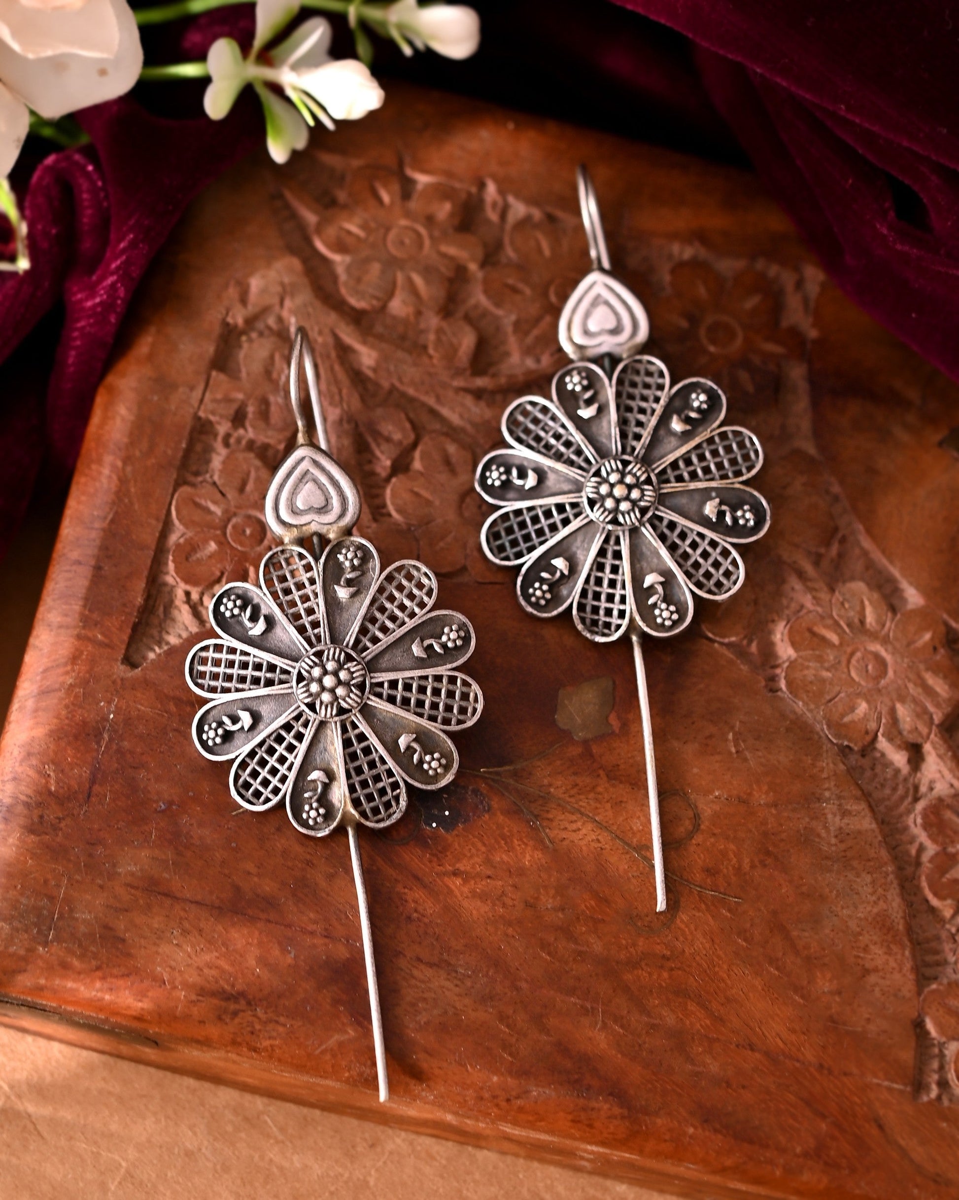 VOJ Silver Plated Flower Shaped Elegant Ear Cuff 