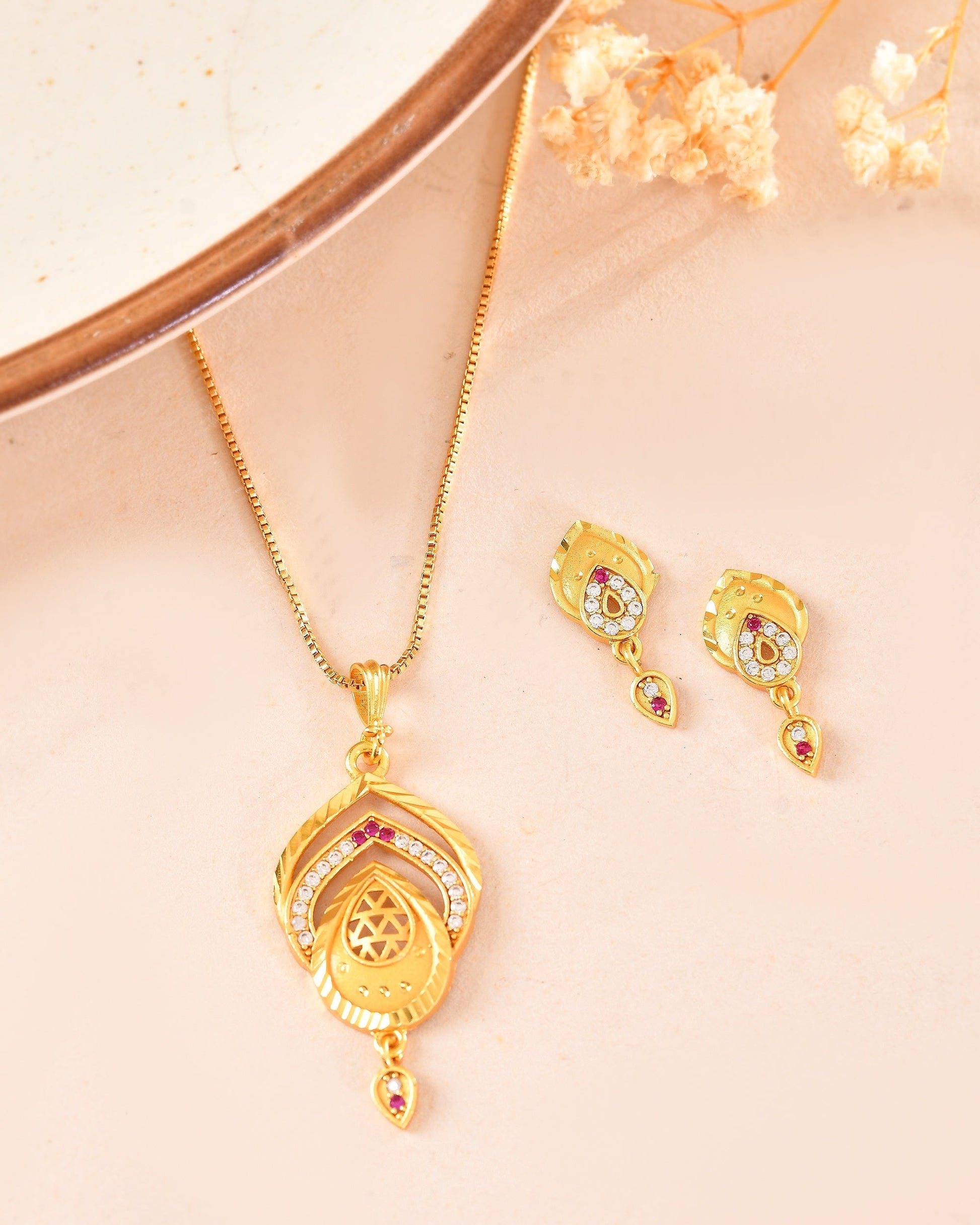 VOJ Gold Plated Teardrop Shaped Chain Set  Grab2Buy VOJ Grab2Buy