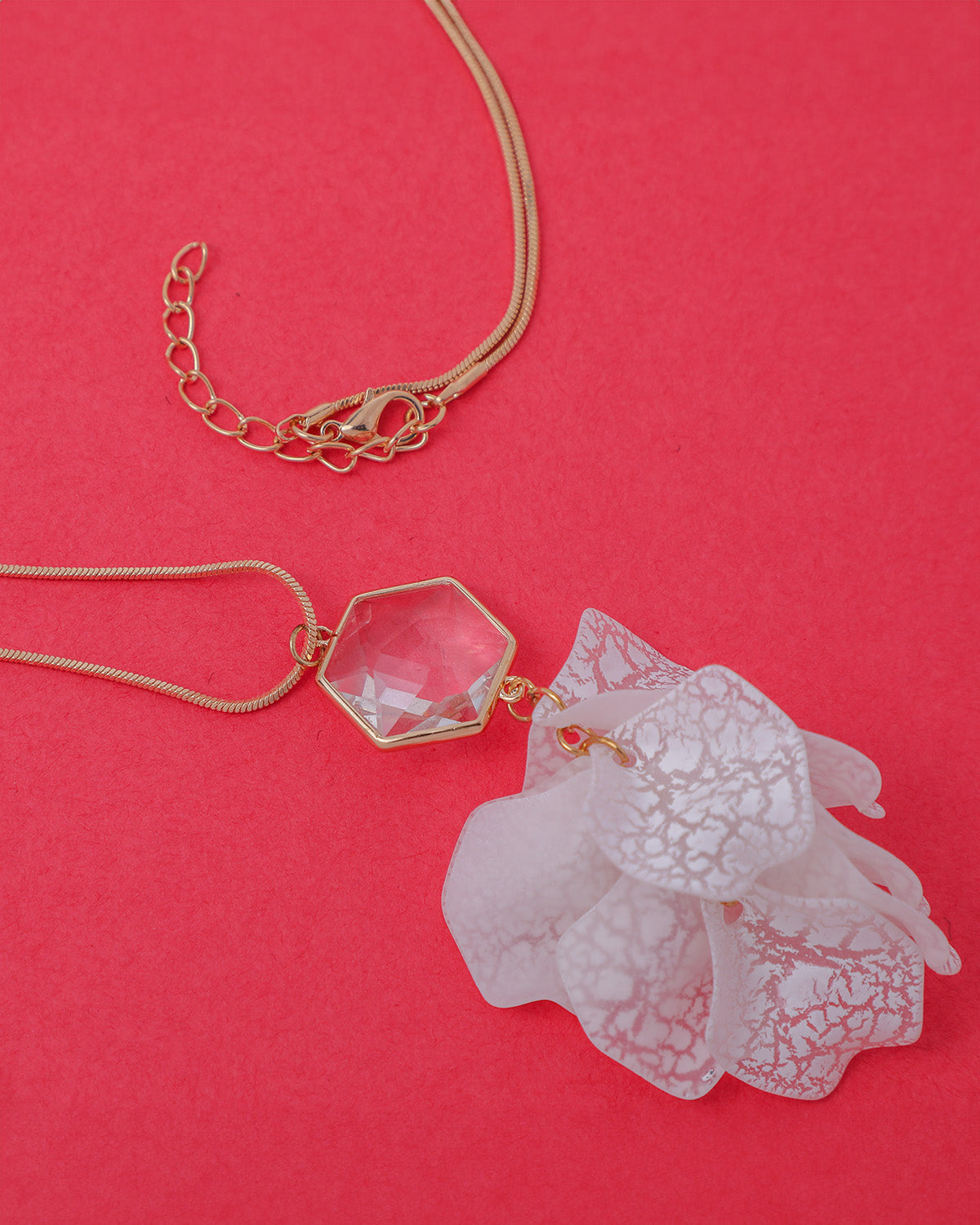 VOJ White Feather Styled Necklace 