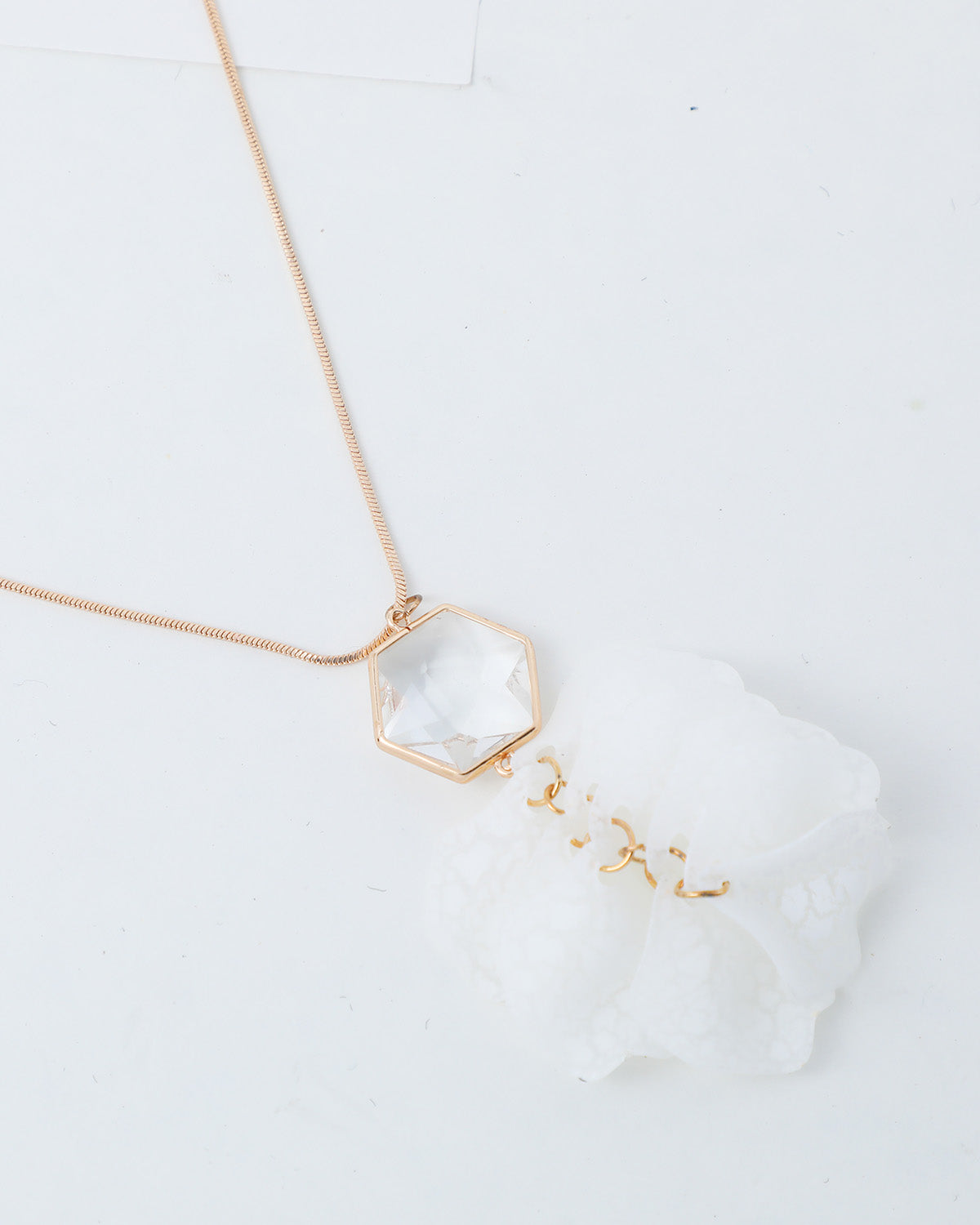 VOJ White Feather Styled Necklace 