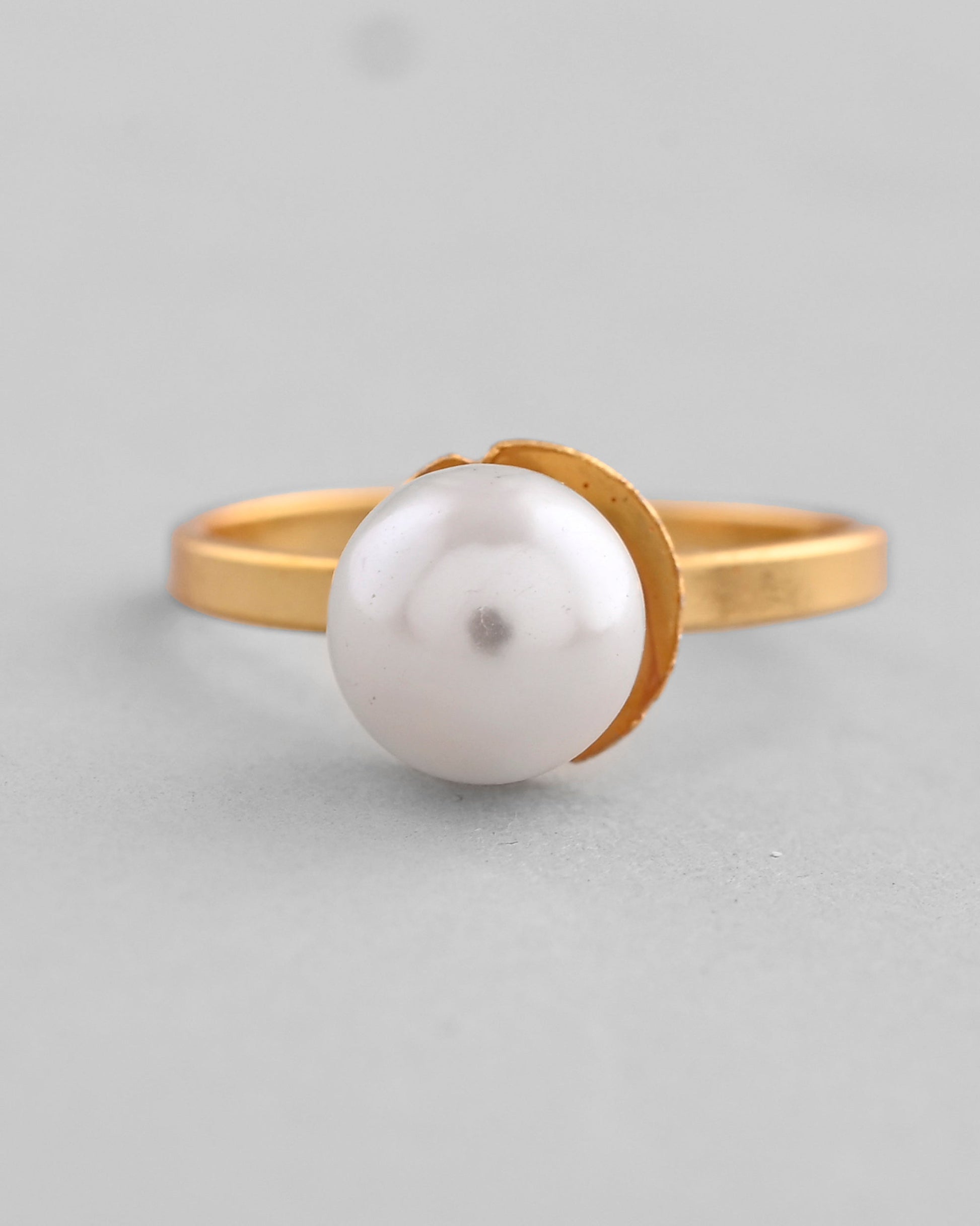VOJ Gold-Polished One Pearl Ring 