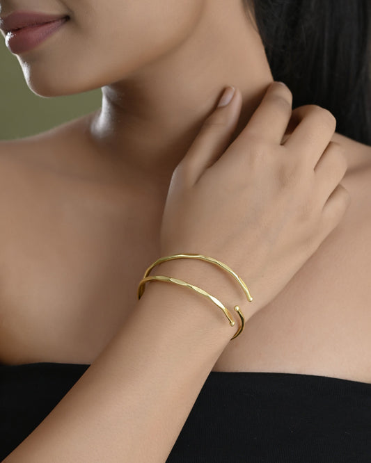 VOJ Gold-Polished Elegent Stylish Kada Bracelet VOJ (Valley Of Jewellery)