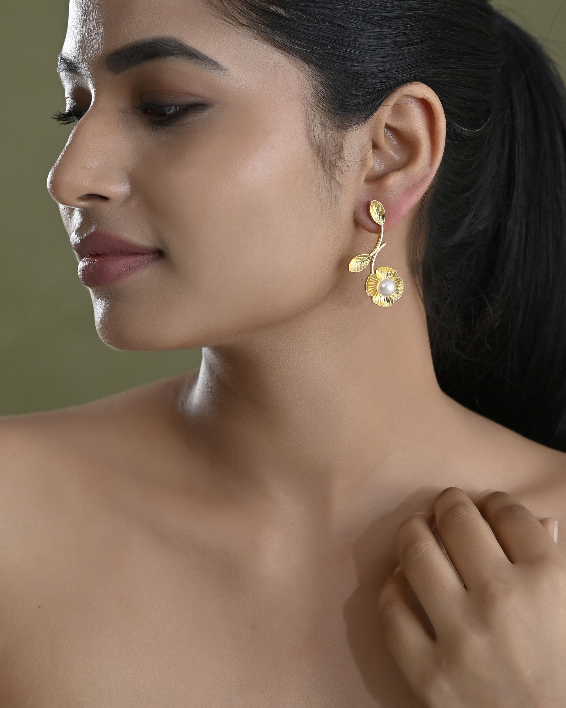 VOJ Gold Toned Floral Shaped Elegent Earrings VOJ (Valley Of Jewellery)