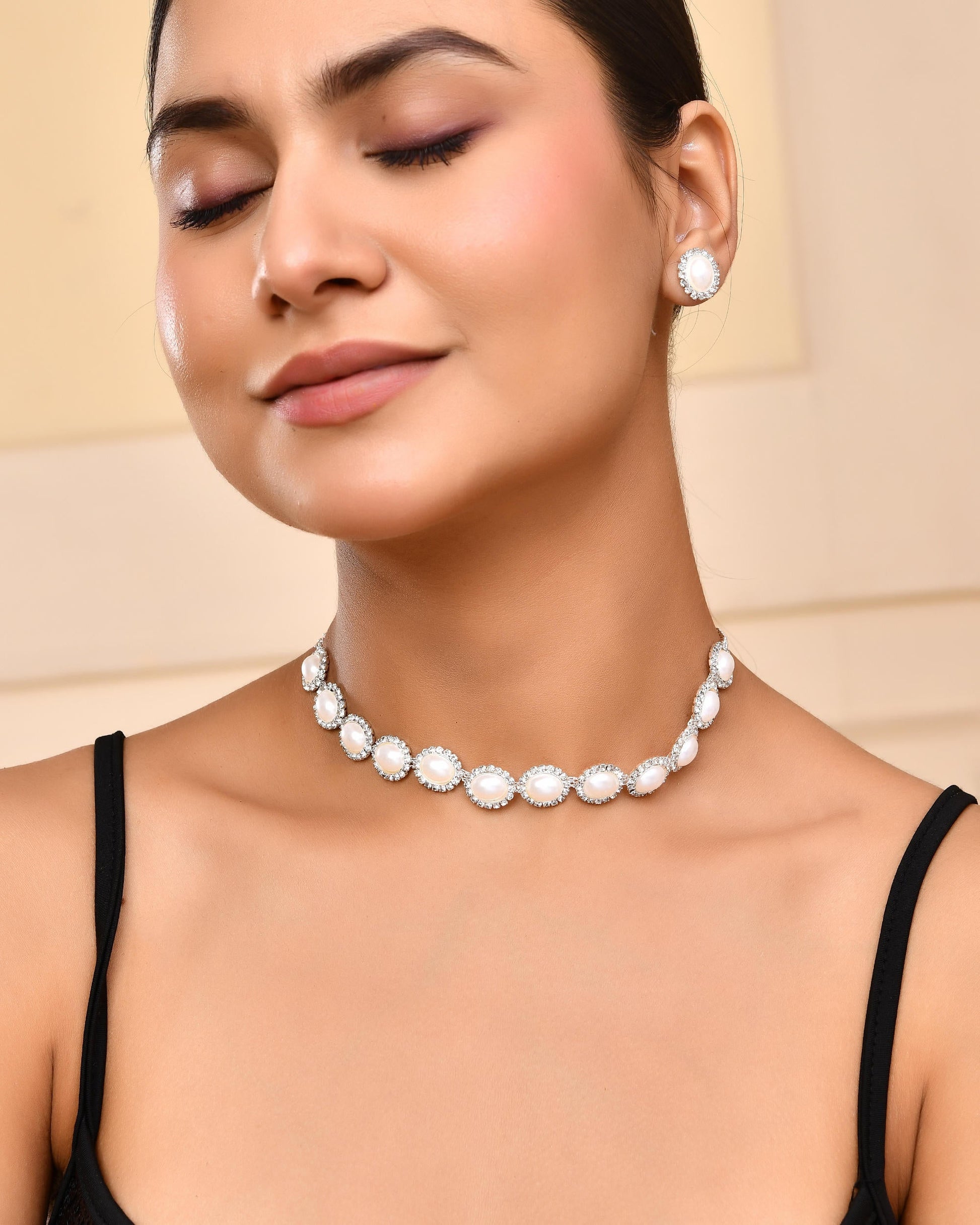 VOJ Silver Plated Pearl and Stones Studded Oval Shaped Jewellery Set VOJ (Valley Of Jewellery)