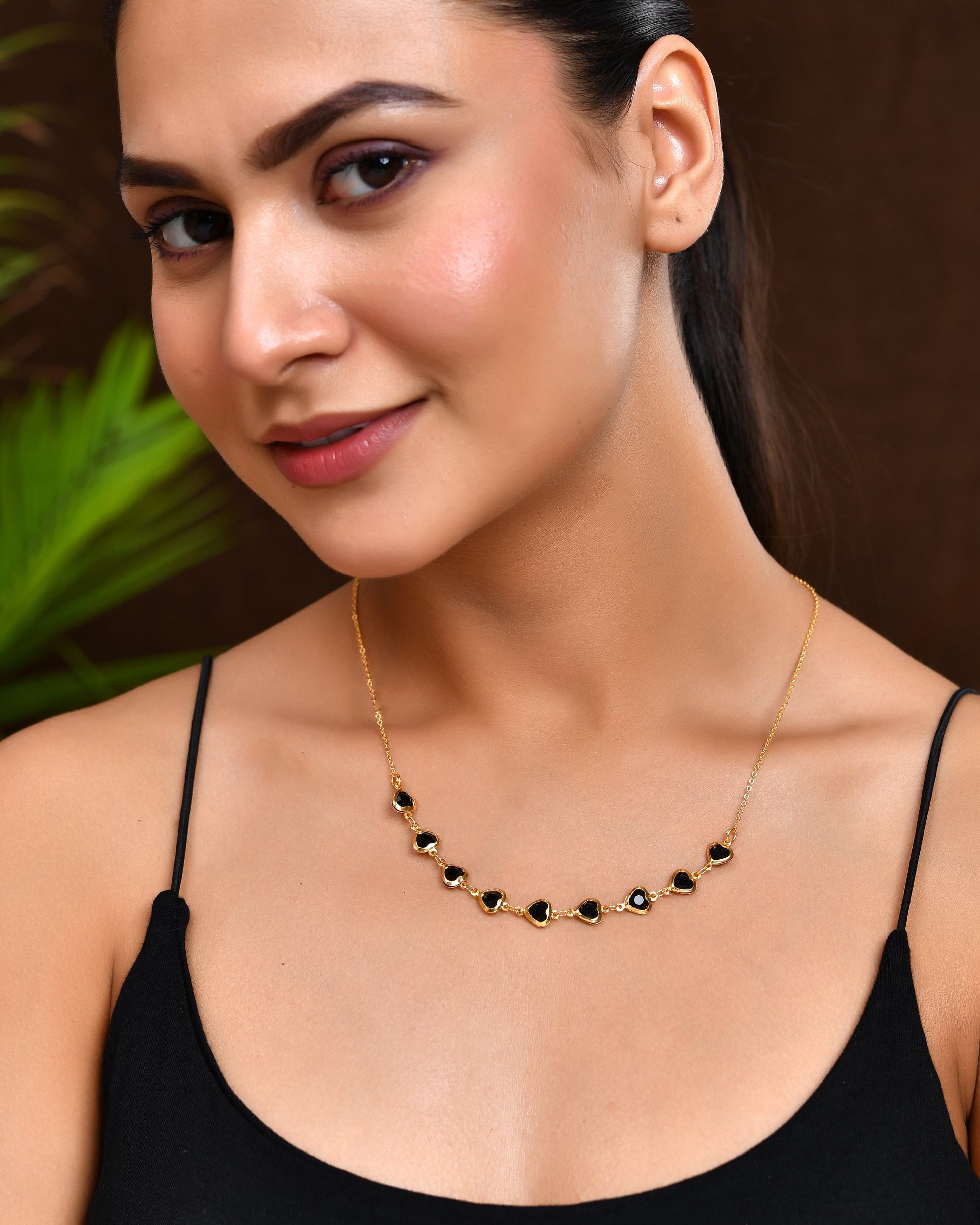 VOJ Gold Polished Stainless Steel Black Hear Shaped Stone Chain 
