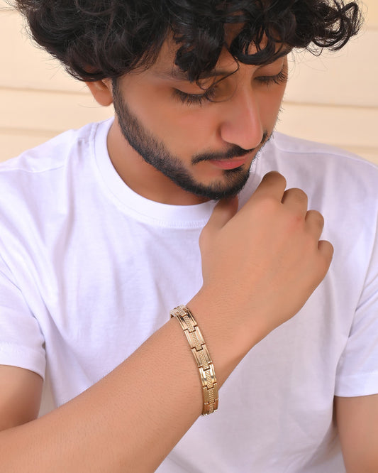 VOJ Men Gold-Toned Stainless Steel Grid Pattern Chain Bracelet VOJ (Valley Of Jewellery)