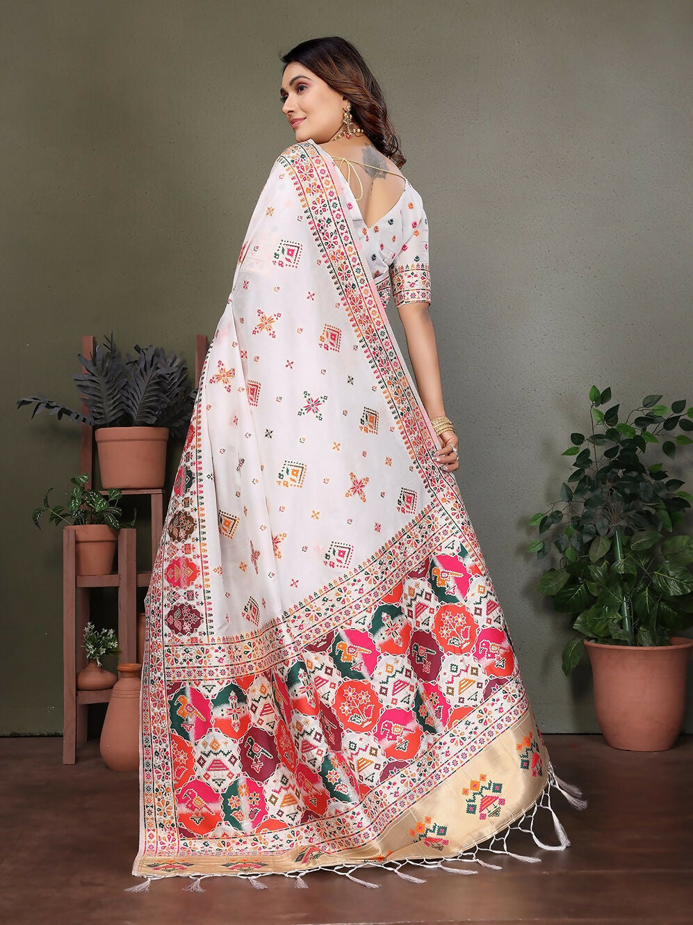 Joban Fashion White Thread Woven Pashmina Sarees