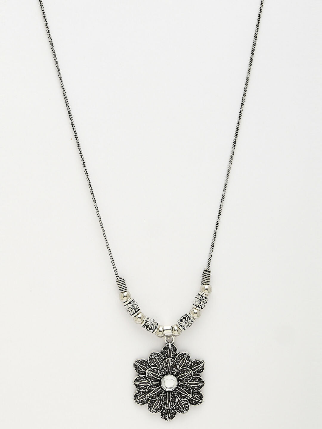 NVR Women's Silver-Toned Decent Floral Shape Pendant with Chain 