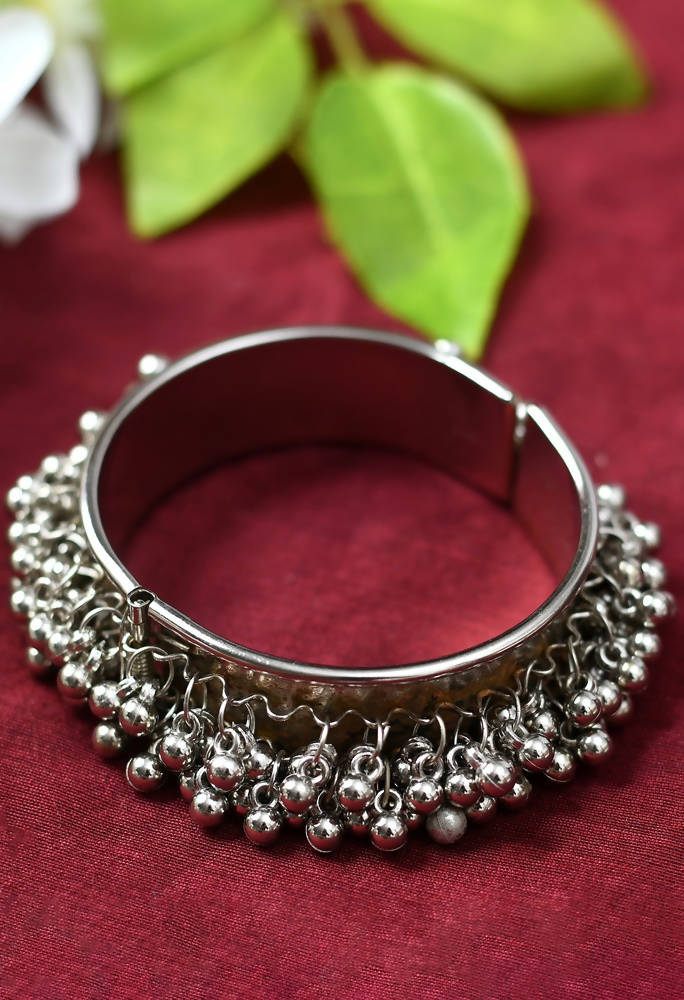 Mominos Fashion Kamal Johar Oxidised Silver-Plated Ghungroo Handcraft Alloy Bracelet 