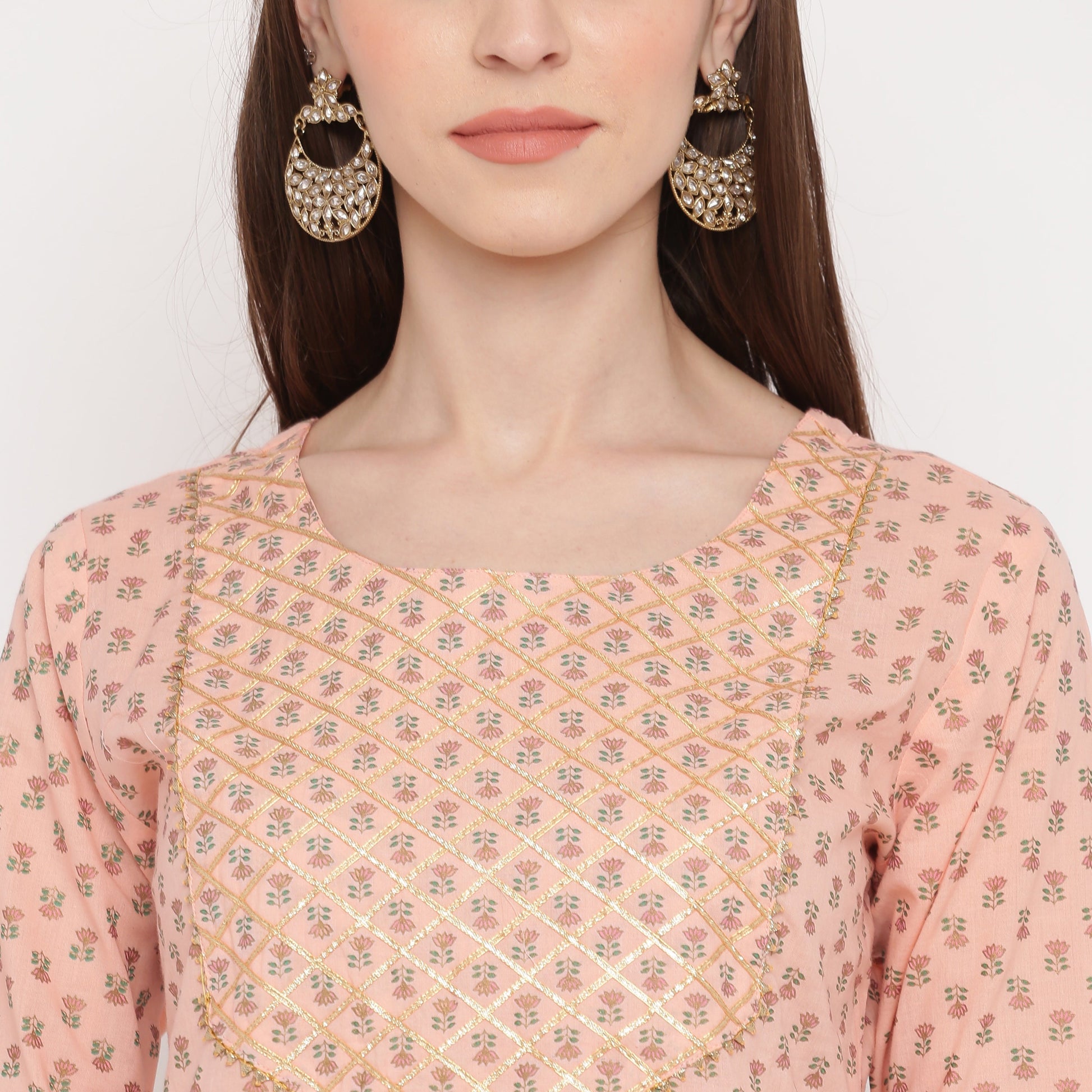 NOZ2TOZ Women's Foil Print & Gota Patti Work Straight Cotton Peach Kurta, Pant & Dupatta 