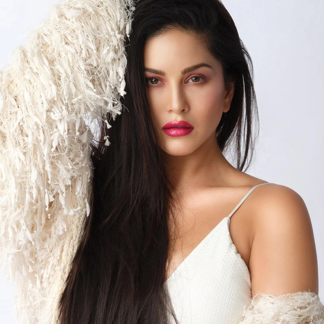 Star Struck By Sunny Leone Intense Matte Lip Color - Wild Cherry 