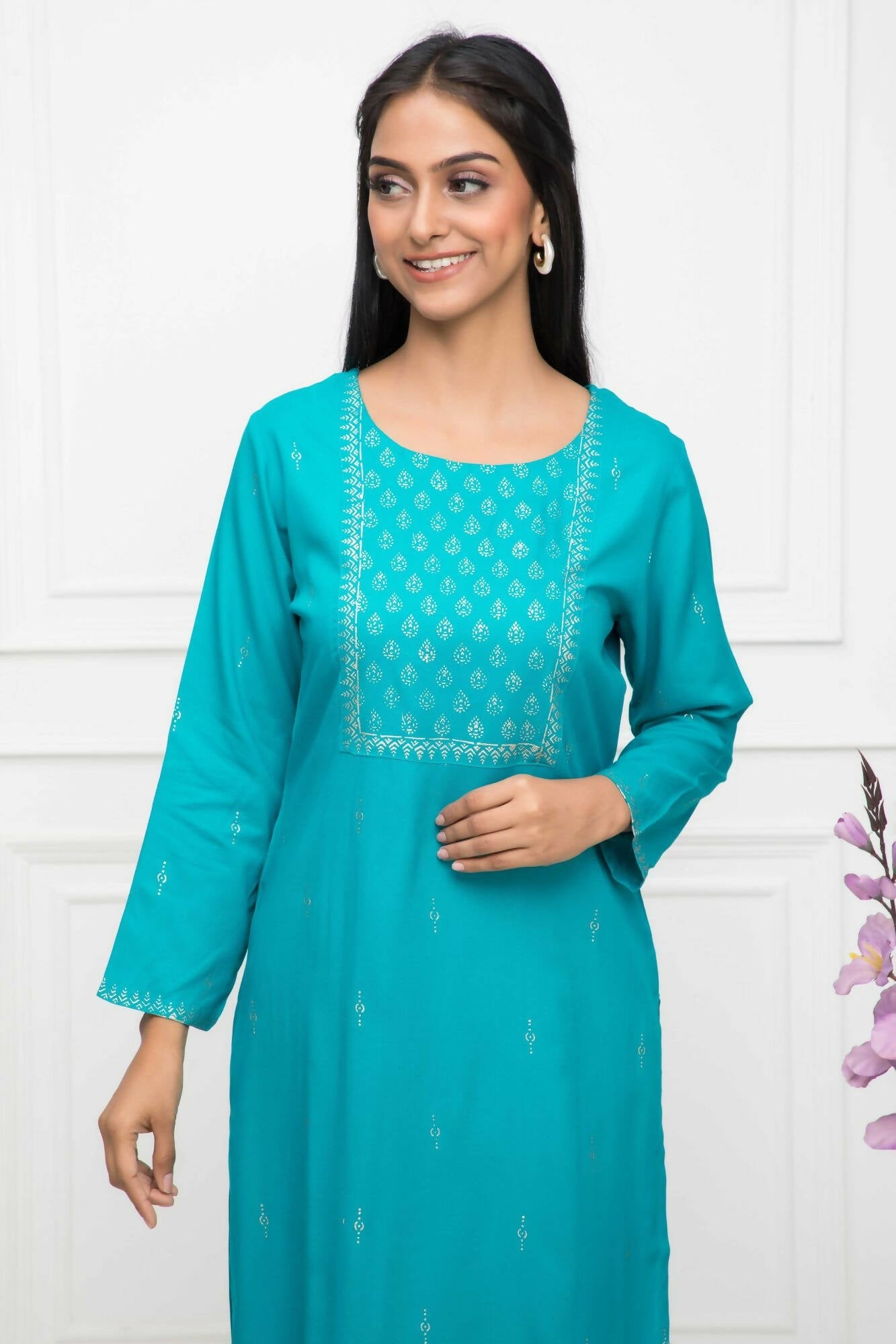 Myshka Women Blue Solid Rayon Straight Round Neck Kurtas