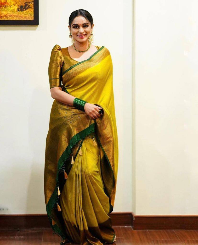 Vamika Weaving Banarasi Jacquard Yellow Kanjivaram Saree | Swadesiicart