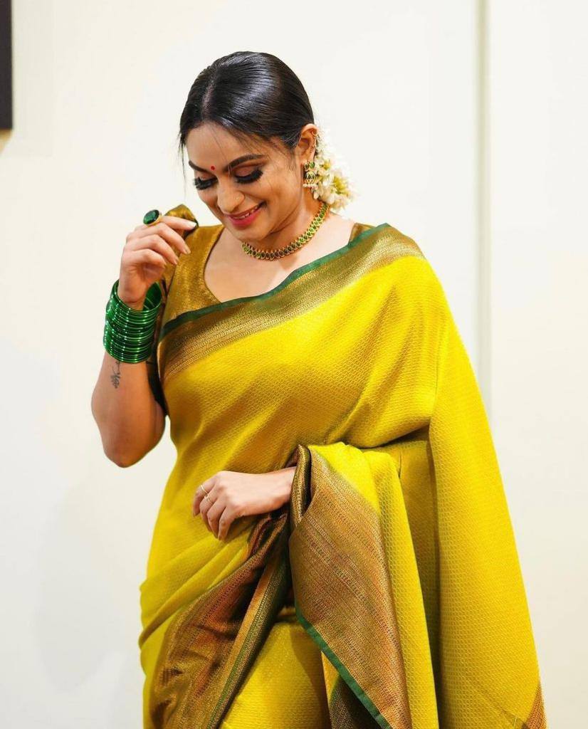 Vamika Weaving Banarasi Jacquard Yellow Kanjivaram Saree | Swadesiicart