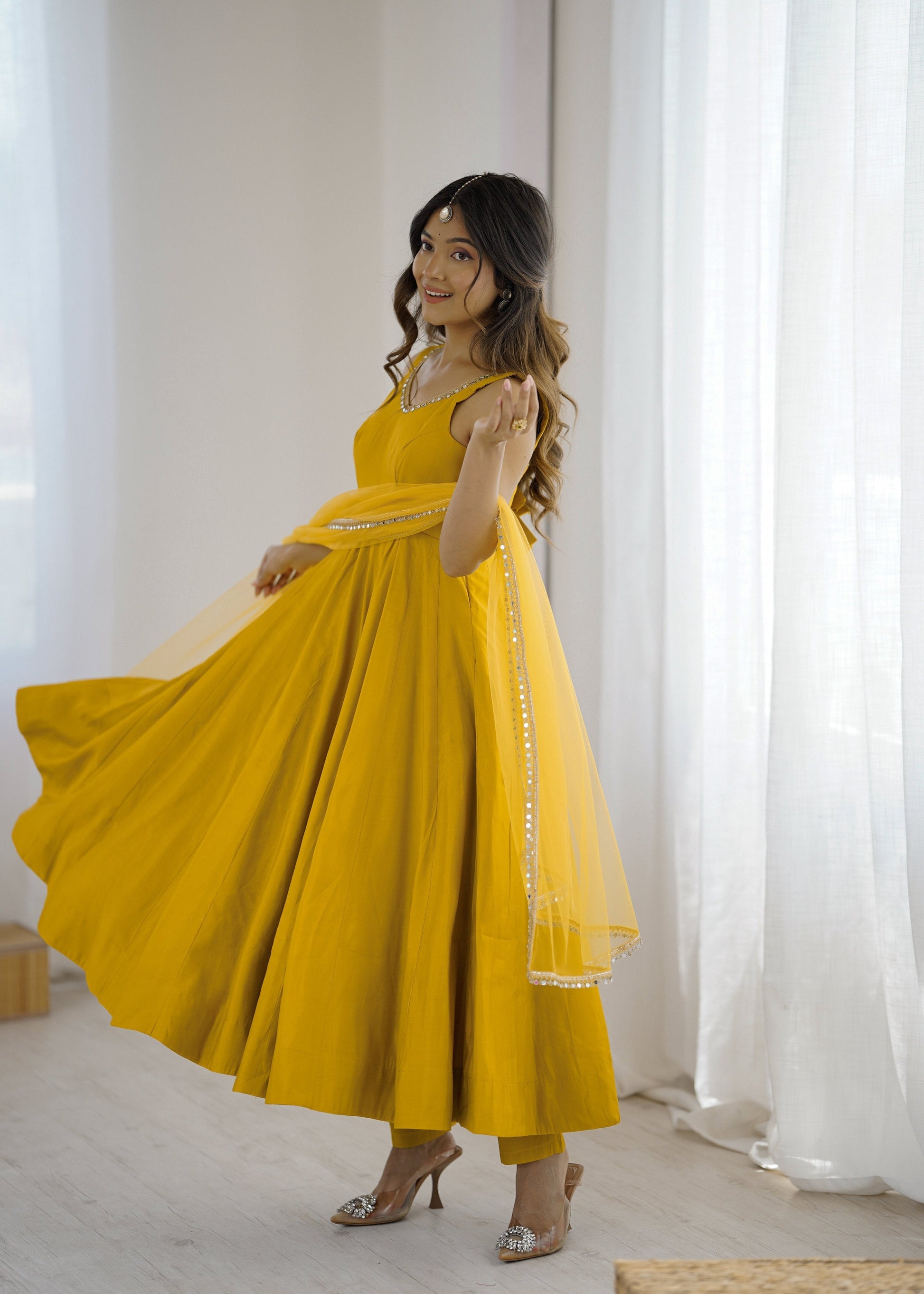 Lorenvalley Fashion Yellow Pure Romansilk Chanderi Fabric Yoke Fancy Lace Work Anarkali Kurta Pant With Dupatta Set 