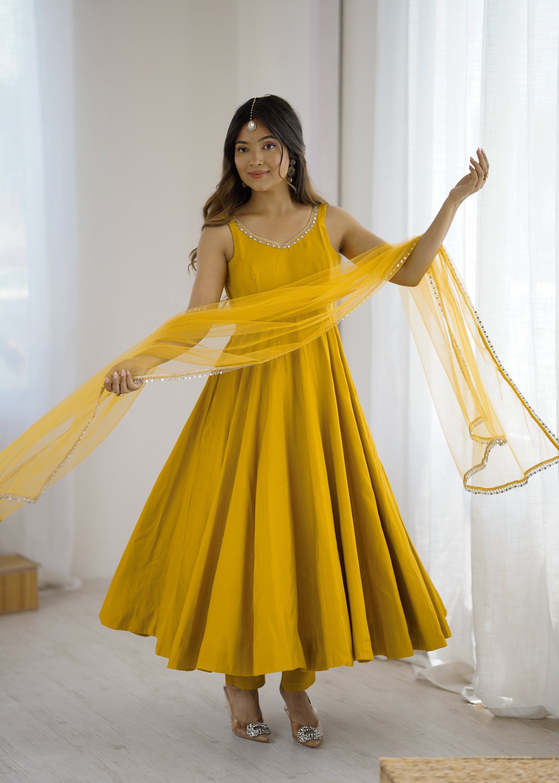 Lorenvalley Fashion Yellow Pure Romansilk Chanderi Fabric Yoke Fancy Lace Work Anarkali Kurta Pant With Dupatta Set 