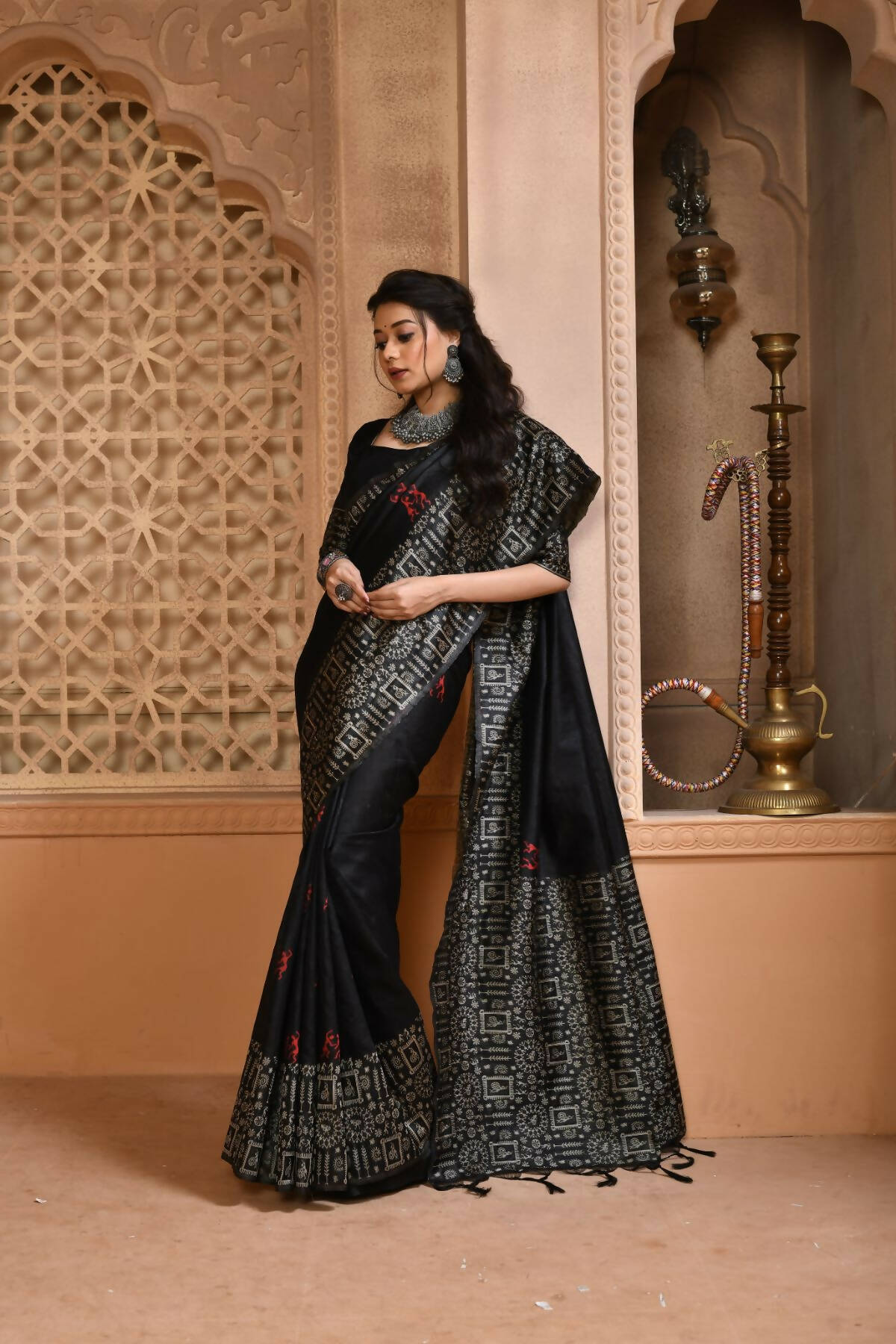 Vishnu Weaves Women's Black Handloom Raw Silk Woven Border Grab2Buy with Unstitched Blouse 