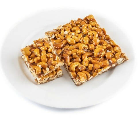 Godavari Vantillu Kaju Chikki / Cashew Chikki / Bellam Jeedipappu Achu 
