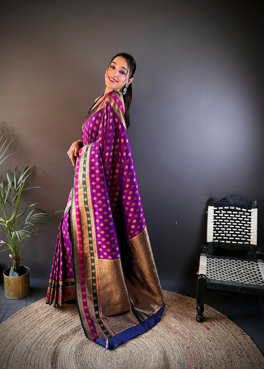 Joban Fashion Green Butti Banarasi Silk Sarees | Swadesiicart