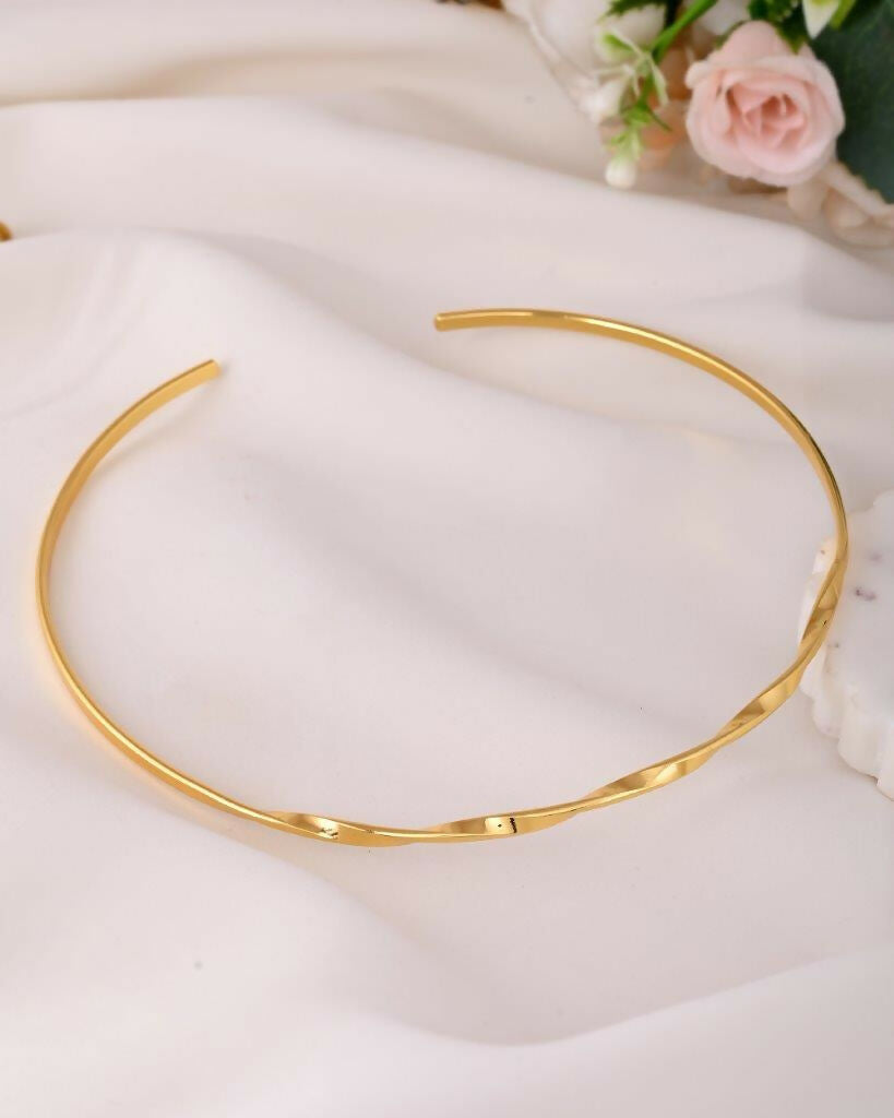 VOJ Gold-Polished Twisted Hasli Necklace 