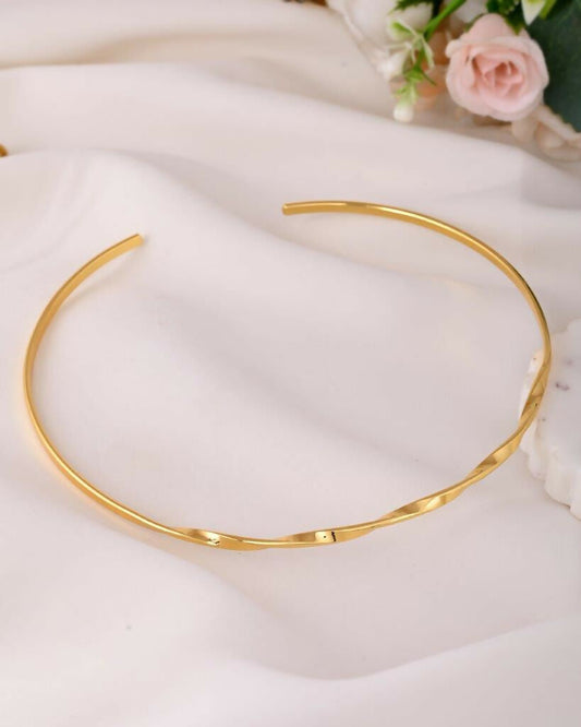 VOJ Gold-Polished Twisted Hasli Necklace 