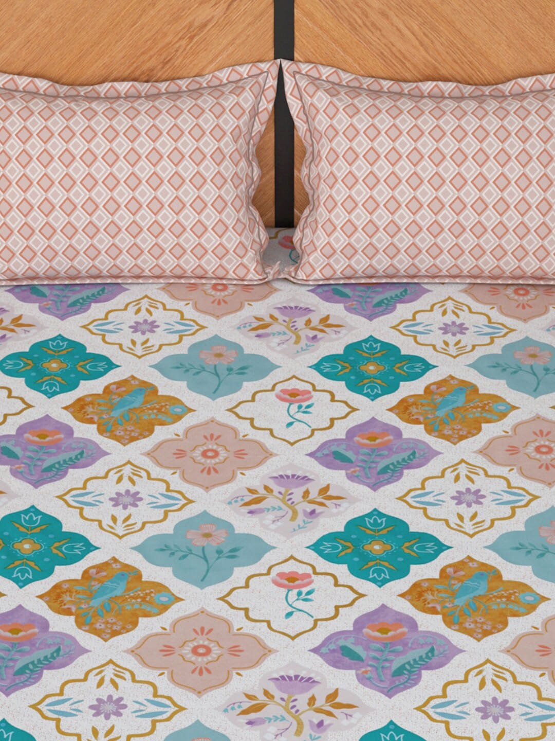 Story@home White & Peach-Coloured 180 TC Queen Bedsheet With 2 Pillow Covers 