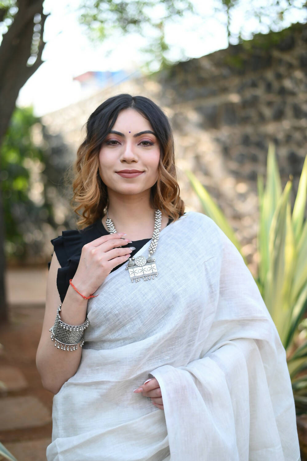Very Much Indian Pure Linen Saree With Sleek Border And Exclusive Design - Grey - Grab2buy