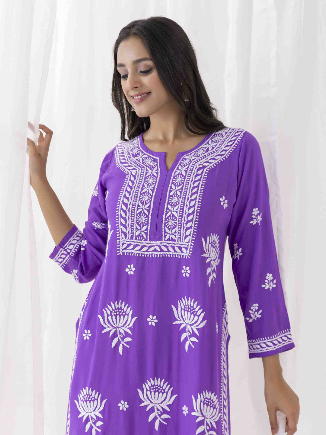 HOUSE OF KARI Ethnic Motifs Chikankari Embroidered Notched Round Neck Straight Kurta 