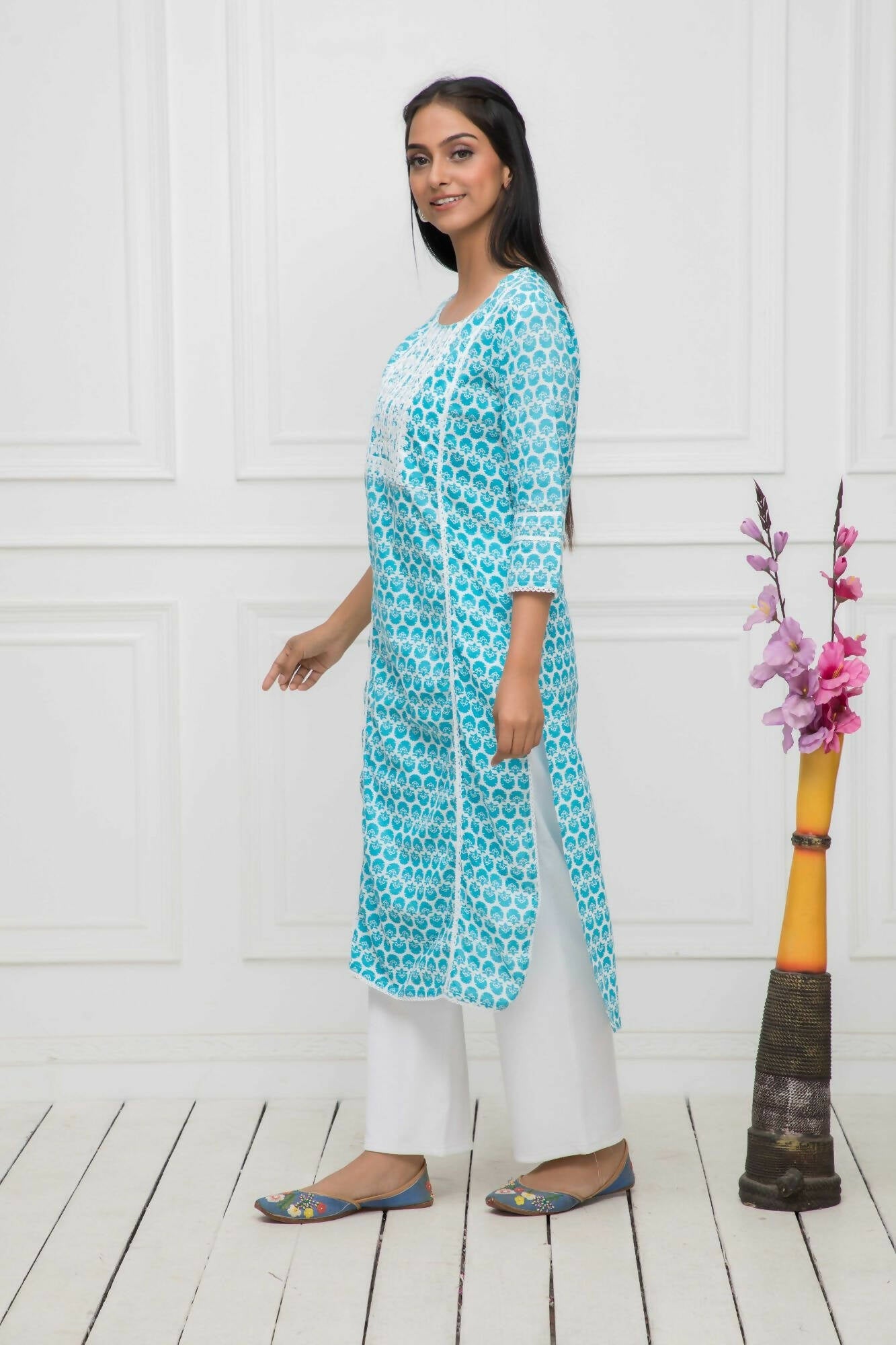 Myshka Blue Women Solid Cotton Straight Round Neck Kurtas