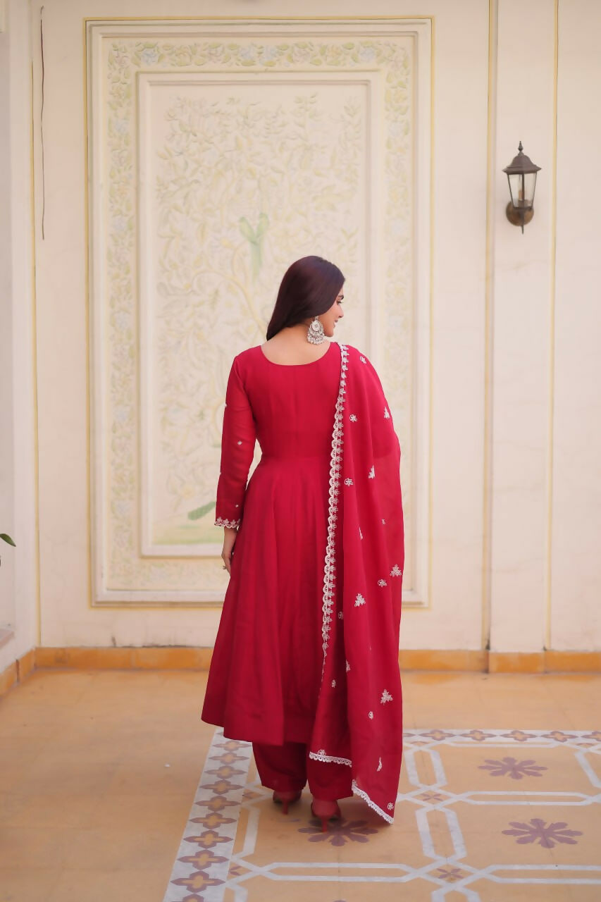 Teeya Creation Womens New Mul Chanderi With Beads Embroidery-Work Kurta Set
