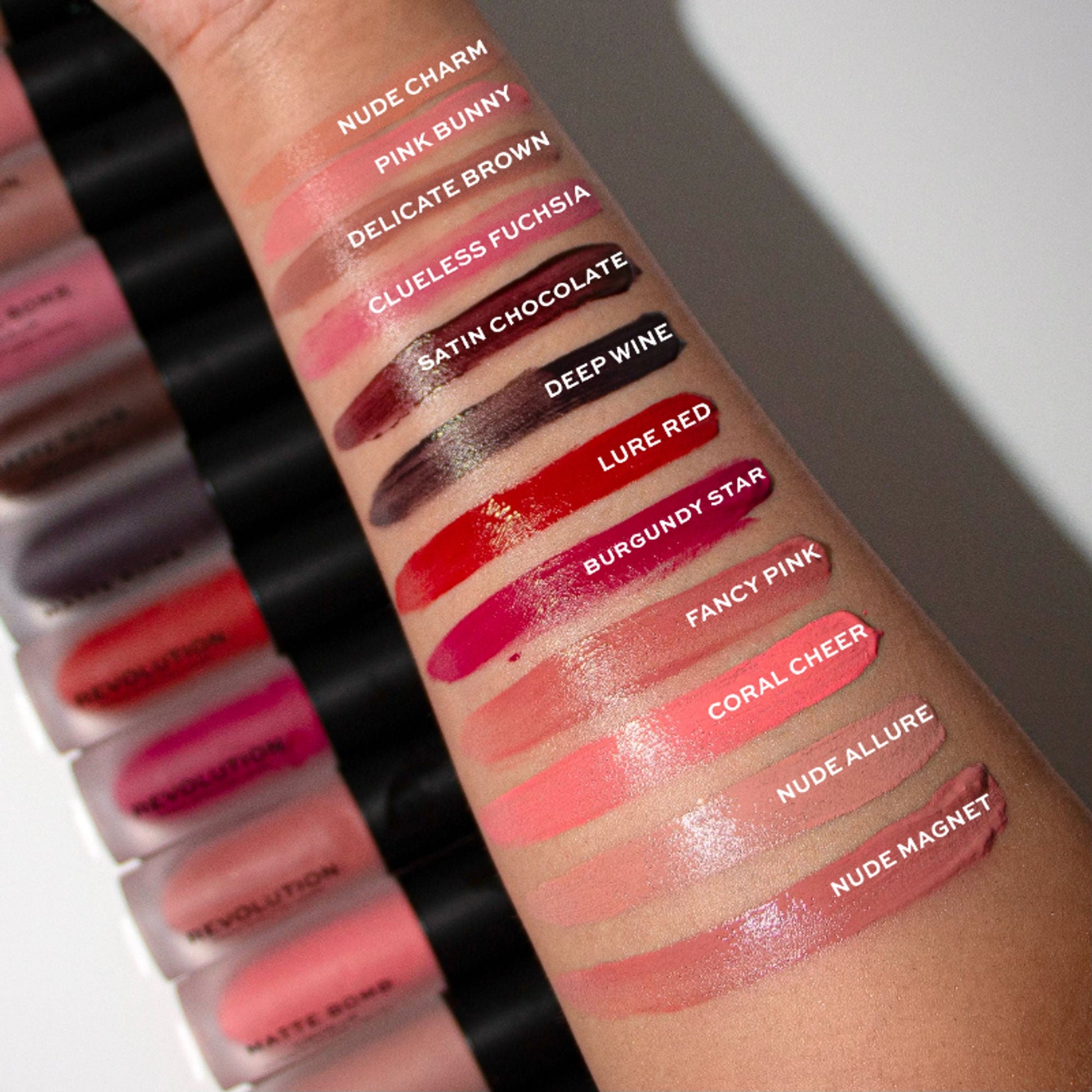 Makeup Revolution Matte Bomb - Lure Red