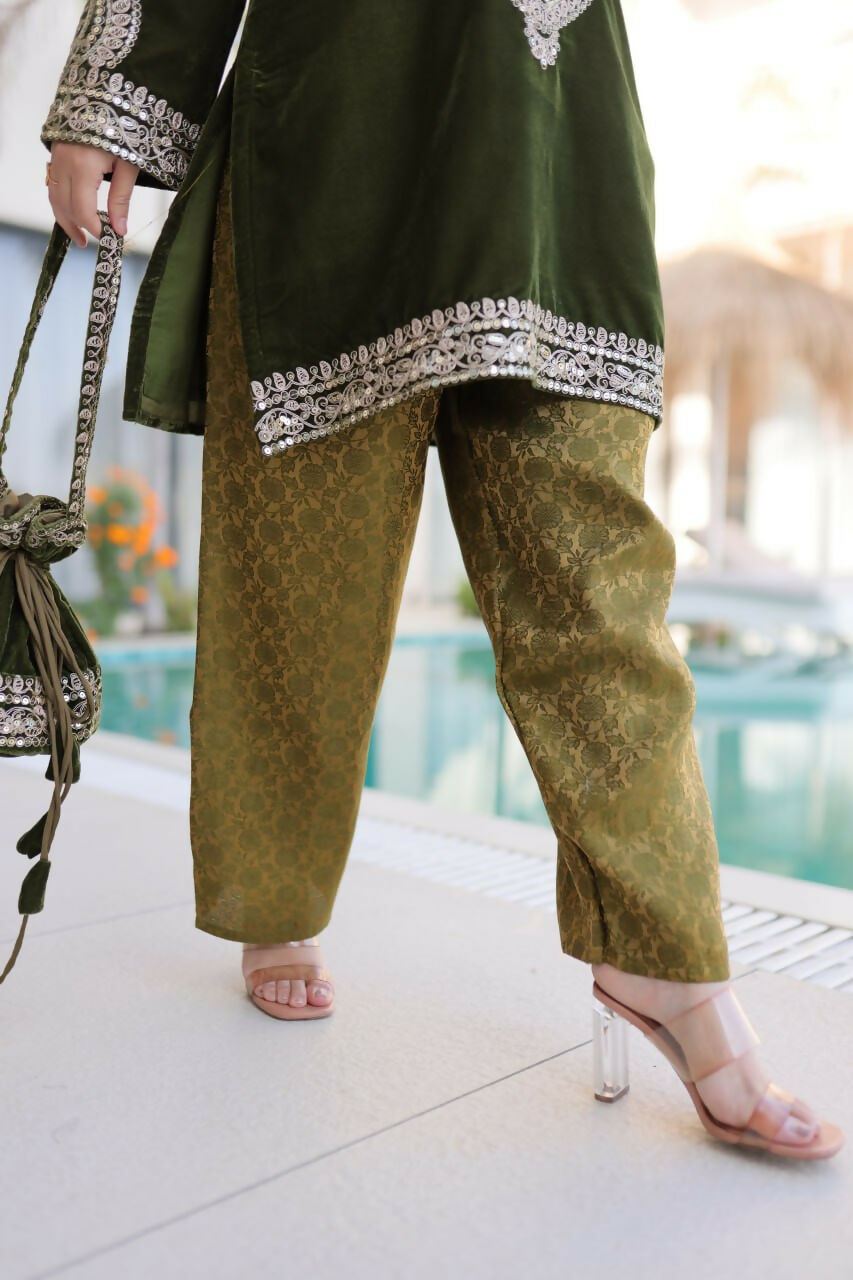 Teeya Creation Womens New Green Velvet With Rich Zari Coding Embroidered Work Kurta Pant Set